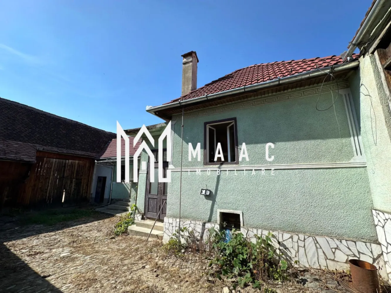 BLACK FRIDAY Casa individuala 3 camere | Teren | Gura Raului - 🔥 BLACK FRIDAY - Profită de cea mai bună perioadă din an pentru a deveni proprietar! Reducere de 10.000 euro - Pret vechi - 90.000 euro Pret promotional - 79.999 euro MAAC Imobiliare ofera spre vanzare o casa situata in Gura Raului. Locuinta are o suprafata utila de 97mp + 144mp de anexe si 500 mp teren (curte +gradina). Este alcatuita din: living, 2 dormitoare, bucatarie, baie , debara, pod, pivnita. Incalzirea-centrala pe lemne. Acoperis schimbat. Se vinde nemobilata. Pentru mai multe detalii precizati telefonic ca ati vazut anuntul cu ID: CP2042175