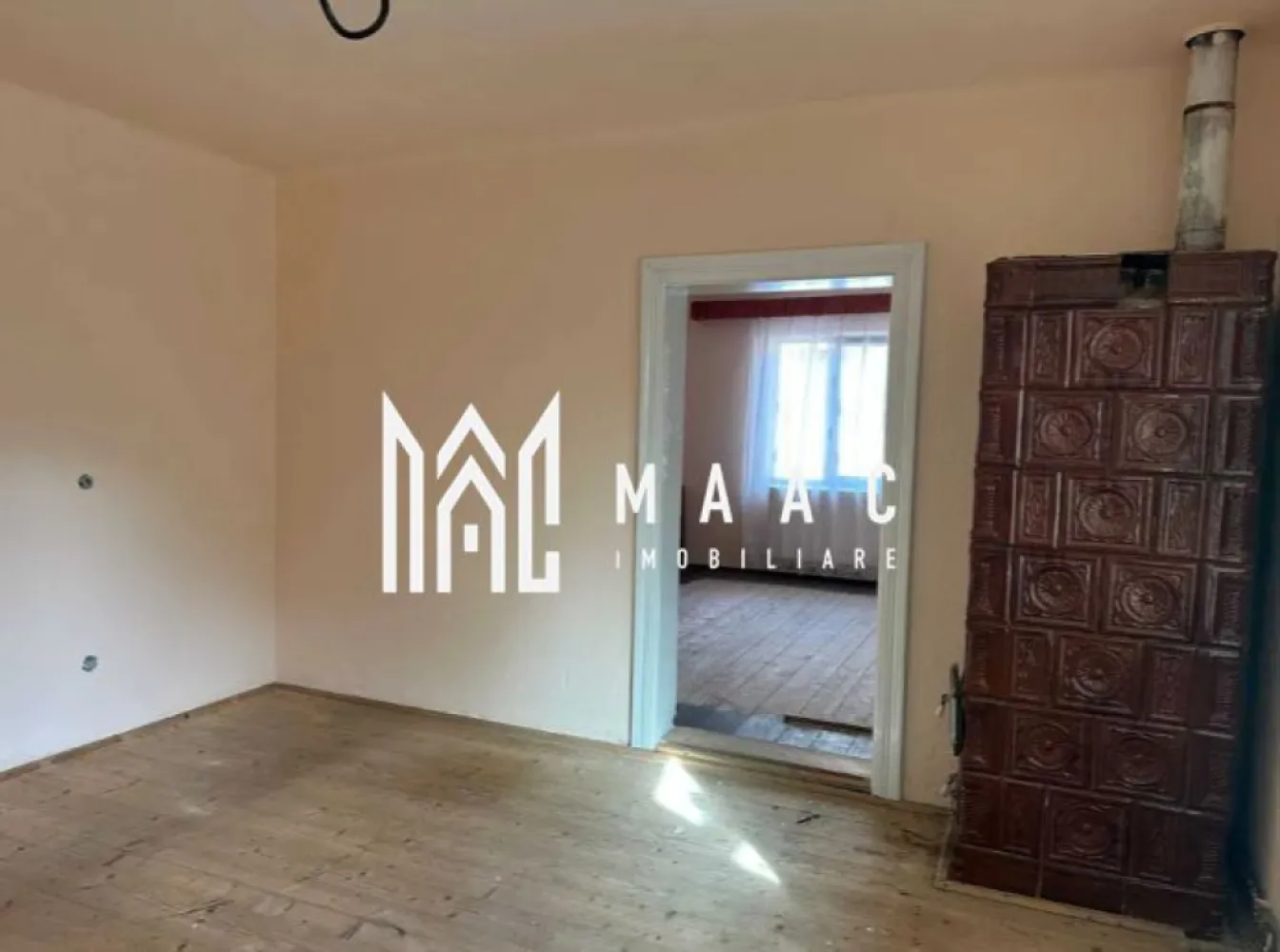 BLACK FRIDAY Casa individuala 3 camere | Teren | Gura Raului - 🔥 BLACK FRIDAY - Profită de cea mai bună perioadă din an pentru a deveni proprietar! Reducere de 10.000 euro - Pret vechi - 90.000 euro Pret promotional - 79.999 euro MAAC Imobiliare ofera spre vanzare o casa situata in Gura Raului. Locuinta are o suprafata utila de 97mp + 144mp de anexe si 500 mp teren (curte +gradina). Este alcatuita din: living, 2 dormitoare, bucatarie, baie , debara, pod, pivnita. Incalzirea-centrala pe lemne. Acoperis schimbat. Se vinde nemobilata. Pentru mai multe detalii precizati telefonic ca ati vazut anuntul cu ID: CP2042175