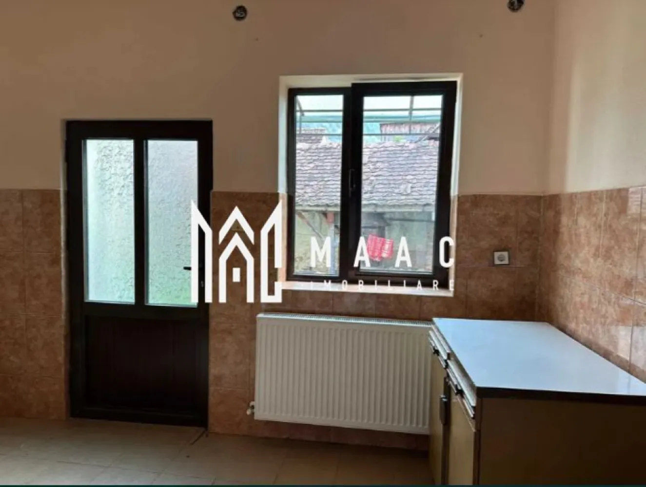 BLACK FRIDAY Casa individuala 3 camere | Teren | Gura Raului - 🔥 BLACK FRIDAY - Profită de cea mai bună perioadă din an pentru a deveni proprietar! Reducere de 10.000 euro - Pret vechi - 90.000 euro Pret promotional - 79.999 euro MAAC Imobiliare ofera spre vanzare o casa situata in Gura Raului. Locuinta are o suprafata utila de 97mp + 144mp de anexe si 500 mp teren (curte +gradina). Este alcatuita din: living, 2 dormitoare, bucatarie, baie , debara, pod, pivnita. Incalzirea-centrala pe lemne. Acoperis schimbat. Se vinde nemobilata. Pentru mai multe detalii precizati telefonic ca ati vazut anuntul cu ID: CP2042175