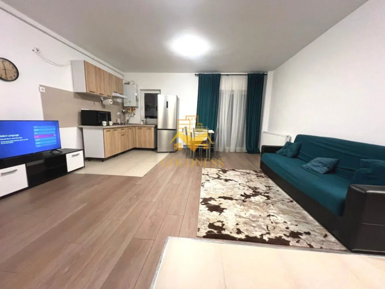 2 camere, Parcare, Zona Tineretului, Floresti, Muzeul Apei, Somesului - GOLDNESS Imobiliare vă propune spre închiriere un apartament cu 2 camere open-space complet mobilat și utilat, la etajul 2 într-un imobil de 4 etaje, în Floresti, strada Tineretului, nr 20-22. 
Dispune de loc de parcare exterioara!

Apartamentul este compartimentat astfel:
 - dormitor cu pat matrimonial, dressing, noptiere
 - living cu bucatarie open-space complet utilată, canapea extensibilă, loc de servit masa 
 - baie cu vana, calorifer port prosop inox și dulap pentru depozitare.
 - terasa de 8 mp.

Imobilul este dotat cu toate cele necesare- centrală proprie, mașină de spălat haine, frigider, aragaz, hotă, etc. 
Se află în apropierea stațiilor de transport în comun, magazine, restaurante, spații verzi, farmacii, etc. 

Dacă sunteți interesați de acest apartament și doriți să îl vizionați, dar și pentru alte oferte sau detalii nu ezitați să ne contactați telefonic sau prin e-mail. Vă stăm la dispoziție!
Pentru intermediere se percepe un comision de 50% din prețul chiriei!