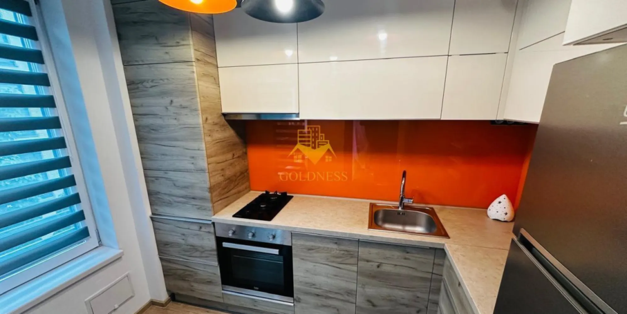 2 camere, Augustin Presecanu, Parcare, Revo, Sigma, Calea Turzii - GOLDNESS Imobiliare vă propune spre închiriere un apartament cu 2 camere complet mobilat și utilat, la etajul 2 într-un imobil de 4 etaje, în Cartierul Andrei Museranu.
Dispune de loc de parcare subteran.
Se află în apropierea stațiilor de transport în comun, magazine, restaurante, spații verzi, farmacii, etc. 

Apartamentul este compartimentat astfel:
 - dormitor cu pat matrimonial, dressing, noptiere
 - living cu canapea extensibilă 
 - bucătărie complet utilată și mobilată, loc de servit masa 
 - baie cu cabina de dus, calorifer port prosop și dulap pentru depozitare.
 - terasa de 7 mp.

Imobilul este dotat cu toate cele necesare- centrală proprie cu încălzire în pardoseala, frigider, aragaz, hotă, mașină de spălat haine și vase, etc. 

Dacă sunteți interesați de acest apartament și doriți să îl vizionați, dar și pentru alte oferte nu ezitați să ne contactați telefonic sau prin e-mail. Vă stăm la dispoziție!
Pentru intermediere se percepe un comision de 50% din prețul chiriei!
