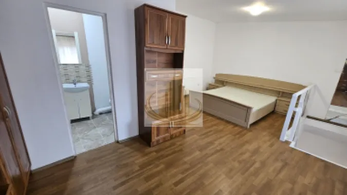 Apartament cu 2 camere de vânzare la casa in curte comuna