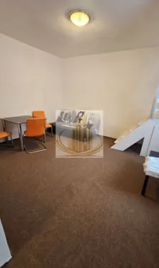 Apartament cu 2 camere de vânzare la casa in curte comuna