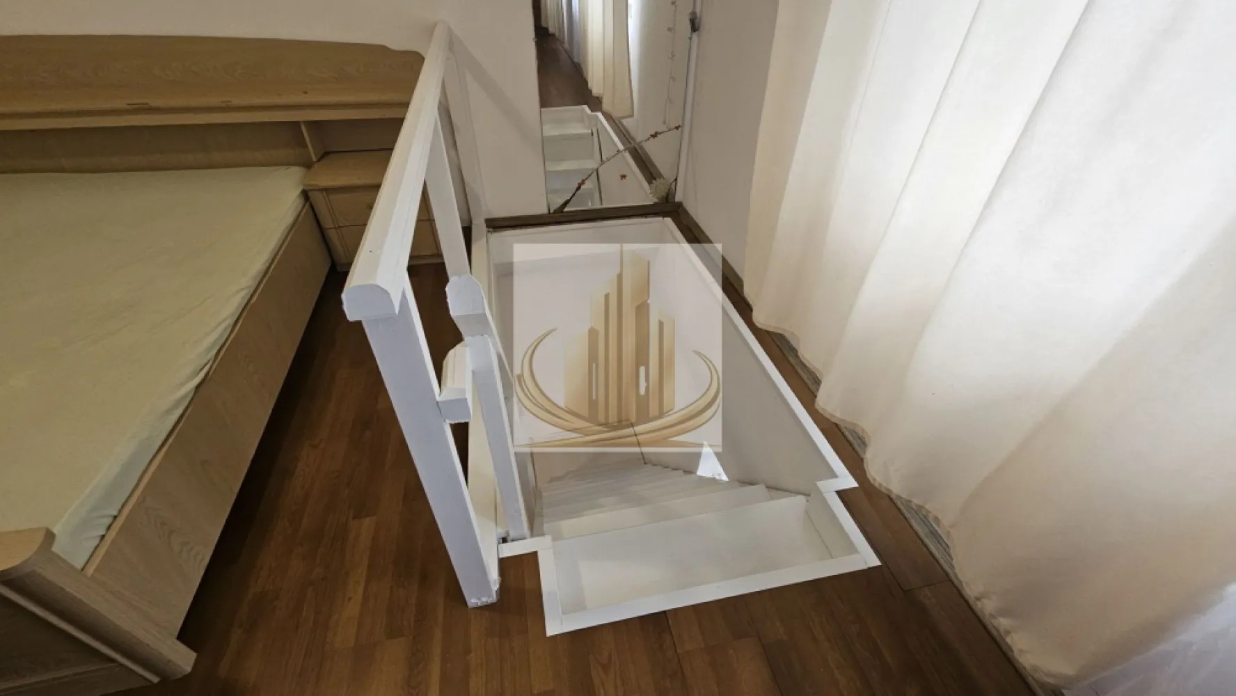 Apartament cu 2 camere de vânzare la casa in curte comuna - Grand Mobilis Imobiliare va propune un apartament cu 2 camere, la casă în curte comună, situat în zona Pompieri – Bd. 16 Decembrie. Apartamentul este recent renovat și beneficiază de instalații electrice, termice și sanitare complet noi, acoperiș nou și izolație exterioară. Dispune de baie cu vană și toaletă de serviciu separată. 
Se vinde complet mobilat si utilat
Ideal pentru locuit sau investiție. Pentru detalii suplimentare, contact în privat

ID intern CP3079426