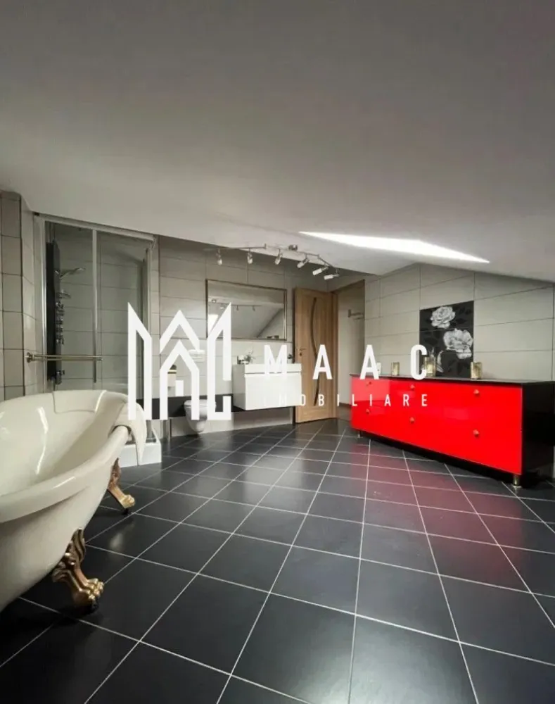 Apartament 4 camere | 100 MPU | Balcon | Decomandat | Strand - MAAC Imobiliare va prezinta un apartament cu 4 camere, balcon, 100mp in zona Ștrand.

Detalii principale:
Suprafață utilă: 100mp
Structură: Apartament pe două nivele (etaj + mansardă)
Orientare: Sud-vest, cu priveliște splendidă spre munți
An construcție: 2012
Etaj: 6

Compartimentare:
Primul nivel (60mp):
Hol primitor.
Baie complet utilată: Modernă și funcțională, cu toate facilitățile necesare.
Living generos open-space cu bucătăria.
Două dormitoare: Luminoase și spațioase.
Balcon închis.

Al doilea nivel (mansardă, 40mp):
Dormitor: Dotat cu un șemineu electric, creând o atmosferă caldă și primitoare.
Baie complet utilată.

Facilități și avantaje:
Proximitate: La doar 10 minute de zona centrală a Sibiului.
Acces facil: Aproape de mijloacele de transport în comun, supermarket-uri și farmacie.

Pentru mai multe detalii precizați telefonic că ati văzut anunțul cu ID: CP2027584