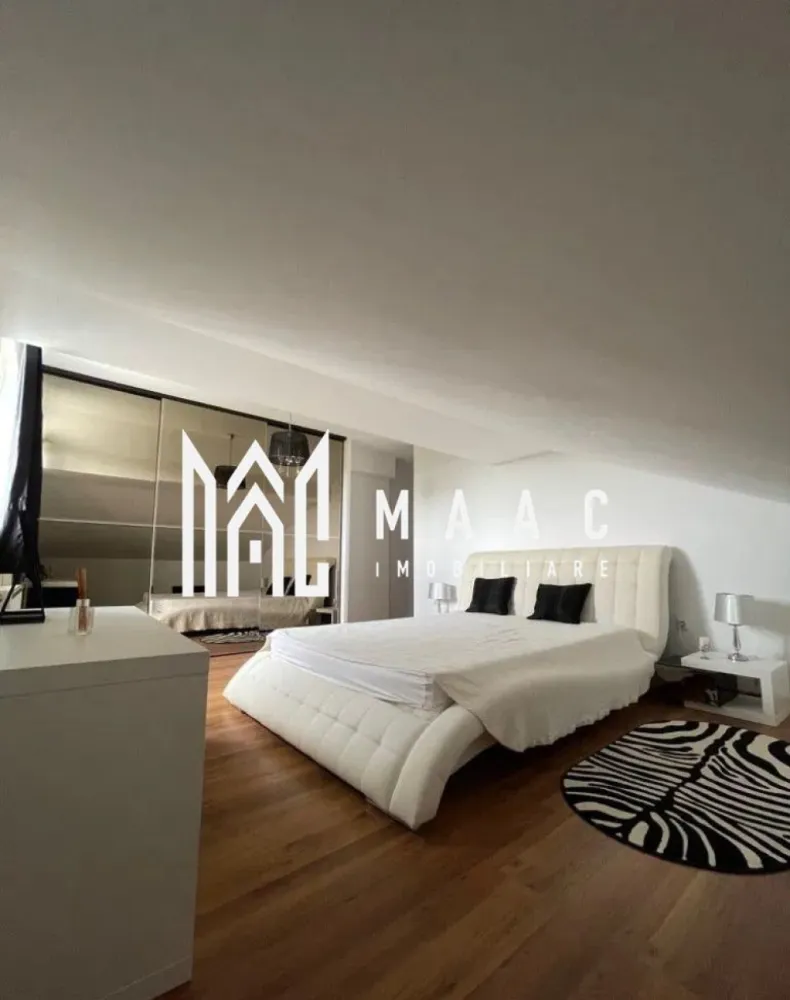 Apartament 4 camere | 100 MPU | Balcon | Decomandat | Strand - MAAC Imobiliare va prezinta un apartament cu 4 camere, balcon, 100mp in zona Ștrand.

Detalii principale:
Suprafață utilă: 100mp
Structură: Apartament pe două nivele (etaj + mansardă)
Orientare: Sud-vest, cu priveliște splendidă spre munți
An construcție: 2012
Etaj: 6

Compartimentare:
Primul nivel (60mp):
Hol primitor.
Baie complet utilată: Modernă și funcțională, cu toate facilitățile necesare.
Living generos open-space cu bucătăria.
Două dormitoare: Luminoase și spațioase.
Balcon închis.

Al doilea nivel (mansardă, 40mp):
Dormitor: Dotat cu un șemineu electric, creând o atmosferă caldă și primitoare.
Baie complet utilată.

Facilități și avantaje:
Proximitate: La doar 10 minute de zona centrală a Sibiului.
Acces facil: Aproape de mijloacele de transport în comun, supermarket-uri și farmacie.

Pentru mai multe detalii precizați telefonic că ati văzut anunțul cu ID: CP2027584