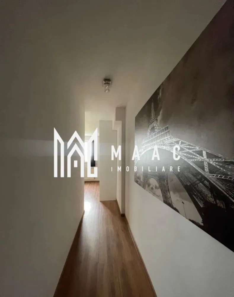 Apartament 4 camere | 100 MPU | Balcon | Decomandat | Strand - MAAC Imobiliare va prezinta un apartament cu 4 camere, balcon, 100mp in zona Ștrand.

Detalii principale:
Suprafață utilă: 100mp
Structură: Apartament pe două nivele (etaj + mansardă)
Orientare: Sud-vest, cu priveliște splendidă spre munți
An construcție: 2012
Etaj: 6

Compartimentare:
Primul nivel (60mp):
Hol primitor.
Baie complet utilată: Modernă și funcțională, cu toate facilitățile necesare.
Living generos open-space cu bucătăria.
Două dormitoare: Luminoase și spațioase.
Balcon închis.

Al doilea nivel (mansardă, 40mp):
Dormitor: Dotat cu un șemineu electric, creând o atmosferă caldă și primitoare.
Baie complet utilată.

Facilități și avantaje:
Proximitate: La doar 10 minute de zona centrală a Sibiului.
Acces facil: Aproape de mijloacele de transport în comun, supermarket-uri și farmacie.

Pentru mai multe detalii precizați telefonic că ati văzut anunțul cu ID: CP2027584
