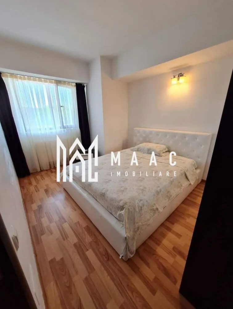 Apartament 3 camere | 70 MPU | - MAAC Imobiliare vă propune spre vânzare un apartament cu 3 camere, spațios și modern, ideal pentru o familie cu copii sau pentru investiție în vederea închirierii. Proprietatea este situată la etajul 4 al unui imobil prevăzut cu 2 lifturi și se remarcă prin suprafața generoasă de 70,08 mp, compartimentarea eficientă și confortul oferit de amenajarea completă. Apartamentul se vinde complet mobilat și utilat, fiind pregătit pentru mutare imediată, fără investiții suplimentare.

Locuința beneficiază de un living open-space generos de 31,45 mp, cu bucătărie integrată, două dormitoare confortabile și o baie spațioasă, oferind un spațiu optimizat pentru confortul zilnic. Balconul închis de 11,57 mp poate fi utilizat atât ca zonă de relaxare, cât și ca spațiu suplimentar de depozitare. În plus, apartamentul dispune de debara practică și hol de acces bine organizat, contribuind la o compartimentare funcțională și luminoasă.

Caracteristici:

Apartament cu 3 camere
Suprafață totală de 70,08 mp
Etaj 4
Bloc prevăzut cu 2 lifturi
Compartimentare practică și luminoasă
Se vinde mobilat și utilat la cheie
Ideal pentru locuit sau investiție

Compartimentare:
-Living open-space generos de 31,45 mp
-Două dormitoare confortabile
-Bucătărie integrată în zona de living
-Baie spațioasă
-Balcon închis de 11,57 mp
-Debara pentru extra spațiu de depozitare
-Hol de acces bine organizat

Dotări:
-Mobilier complet
-Electrocasnice incluse
-Finisaje moderne
-Balcon închis
-Spații generoase și bine iluminate natural
-Debara practică pentru depozitare suplimentară
-Imobil dotat cu două lifturi

Avantaje:
-Ideal pentru familii datorită suprafeței și compartimentării
-Potrivit pentru investiție și închiriere imediată
-Mutare fără investiții suplimentare
-Acces facil și confort sporit oferit de cele 2 lifturi
-Spațiu generos și bine optimizat
-Locuință pregătită complet pentru noii proprietari

Pentru mai multe detalii și stabilirea unei vizionări, vă rugăm să menționați la telefon numărul CP3079050.