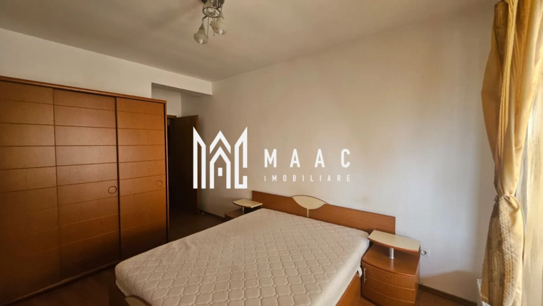 Apartament 3 camere 2 bai terasa Lidl Selimbar - Agentia imobiliara Maac va propune spre inchiriere apartament 3 camere decomandate situat la etajul 1 in spate la Lidl Selimbar .

Beneficii : 

- suprafata utila 100 mp 
- 2 bai
- terasa de aproximativ 20 mp 
- mobilat utilat 
- loc de parcare 
- zona usor accesibila
- spatii pentru depozitare 
- predare imediata 

 Pentru mai multe detalii specificati CP3079003 la telefon .