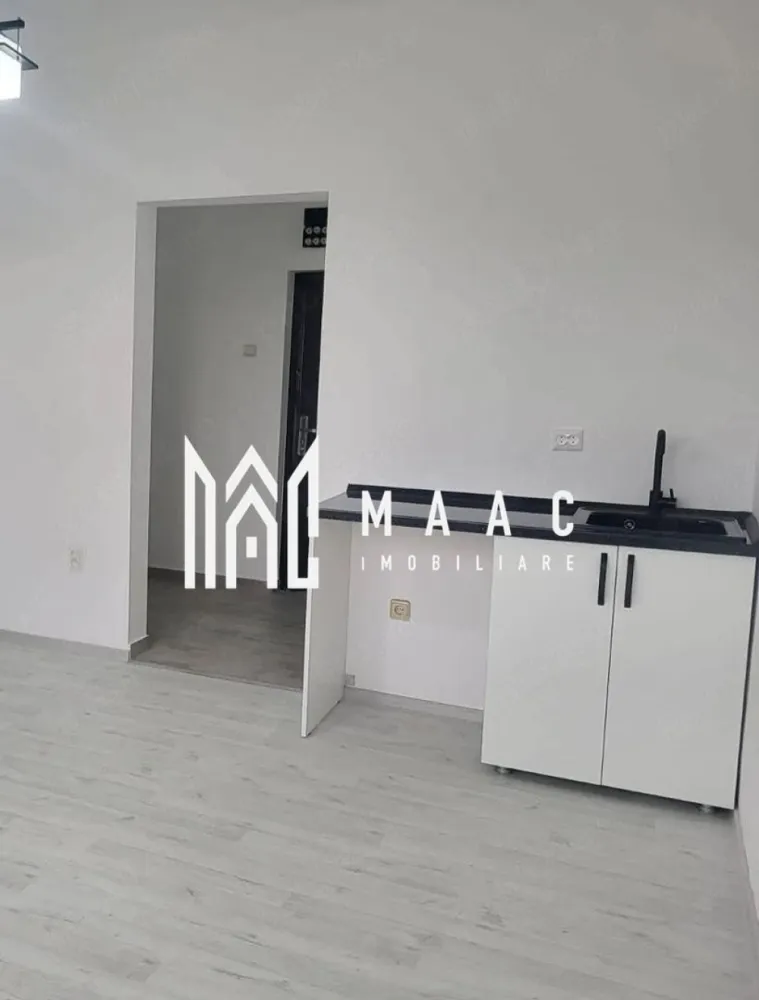 Garsoniera | Troianu | 22 MPU - MAAC Imobiliare vă propune spre vânzare o garsonieră cochetă, situată în zona Lenin Sud, amplasată la etajul 4 din 4 al unui imobil prevăzut cu acoperiș. Proprietatea are o suprafață de 22 mp și reprezintă o alegere excelentă atât pentru locuit, cât și pentru investiție, fiind recent renovată și pregătită pentru mutare imediată. Garsoniera beneficiază de un interior practic și luminos, cu finisaje moderne și o compartimentare eficientă, ideală pentru confortul zilnic.
De mentionat este ca blocul nu este racordat la gaze , incalzirea este centralizata ,in bloc se folosec centrale curent sau boiler electric
Locuința este amplasată într-o zonă liniștită și accesibilă, cu acces rapid către magazine, transport în comun și alte facilități importante pentru viața de zi cu zi. Datorită poziționării și costurilor reduse de întreținere, proprietatea este potrivită atât pentru închiriere imediată, cât și pentru utilizare personală.
Caracteristici:
-Garsonieră renovată
-Suprafață de 22 mp
-Etaj 4 din 4
-Bloc cu acoperiș
-Zonă liniștită și accesibilă
-Ideală pentru investiție sau locuire
Avantaje:
-Poziționare bună în zona Lenin Sud
-Acces rapid către magazine, transport și alte facilități
-Bloc cu acoperiș
-Costuri reduse de întreținere
-Ideală pentru închiriere sau locuință personală
-Disponibilă imediat

Pentru mai multe detalii și programarea unei vizionări, vă rugăm să menționați la telefon numărul CP3078280.