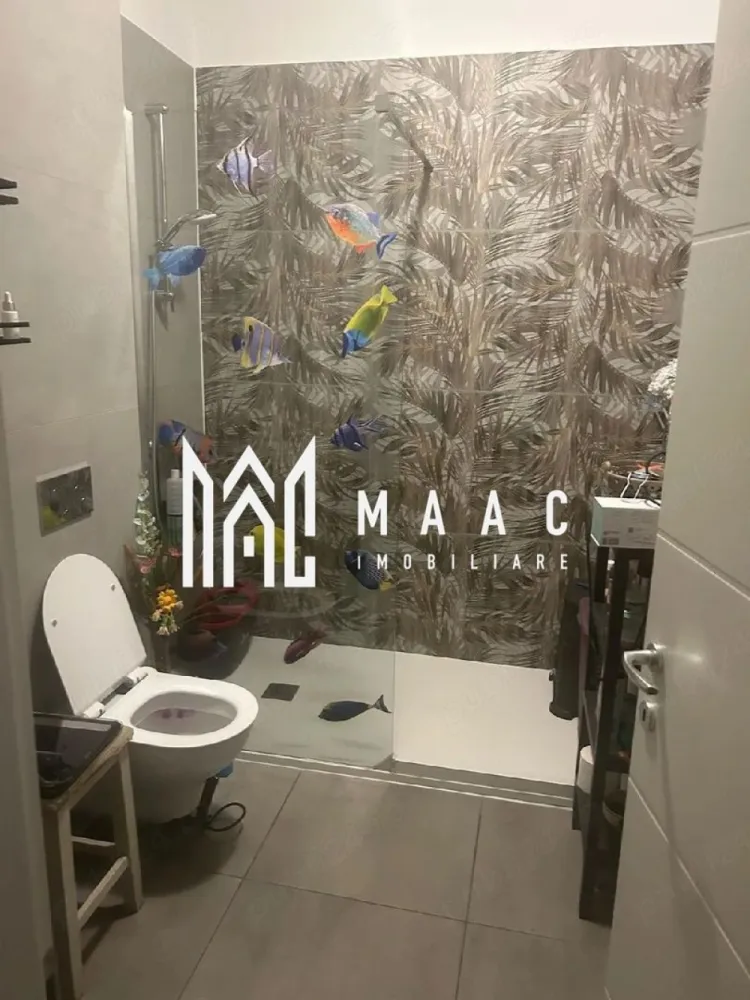 Studio |Parter| 42 MPU | Veranda Rezidence | - MAAC Imobiliare vă propune spre vânzare un studio modern, complet mobilat și utilat, situat în complexul rezidențial Veranda Residence, într-un imobil construit în anul 2023. Proprietatea are o suprafață utilă de 42 mp și este amplasată la parter înalt, oferind confort, intimitate și acces facil. Datorită compartimentării practice și dotărilor moderne, studioul reprezintă o alegere excelentă atât pentru locuire personală, cât și pentru investiție în vederea închirierii.

Locuința beneficiază de o cameră spațioasă și luminoasă, bucătărie utilată, baie și hol cu spații de depozitare, fiind amenajată pentru a oferi funcționalitate și confort în utilizarea zilnică. Proprietatea se vinde complet mobilată și utilată, fiind pregătită pentru mutare imediată.

Caracteristici:
-Studio modern
-Suprafață utilă de 42 mp
-Parter înalt
-Bloc construit în anul 2023
-Complet mobilat și utilat
-Compartimentare practică și funcțională
-Ideal pentru locuit sau investiție

Compartimentare:
-Cameră spațioasă
-Bucătărie utilată
-Baie
-Hol cu spații de depozitare

Dotări:
-Încălzire în pardoseală
-Aer condiționat
-Videointerfon
-Rulouri exterioare acționate electric prin telecomandă
-Electrocasnice incluse

Avantaje:
-Imobil nou, finalizat în 2023
-Complex rezidențial modern – Veranda Residence
-Acces rapid către magazine, transport și puncte de interes
-Ideal pentru mutare imediată
-Potrivit atât pentru locuință personală, cât și pentru închiriere

Pentru mai multe informații sau pentru programarea unei vizionări, vă rugăm să menționați la telefon numărul CP3077595.