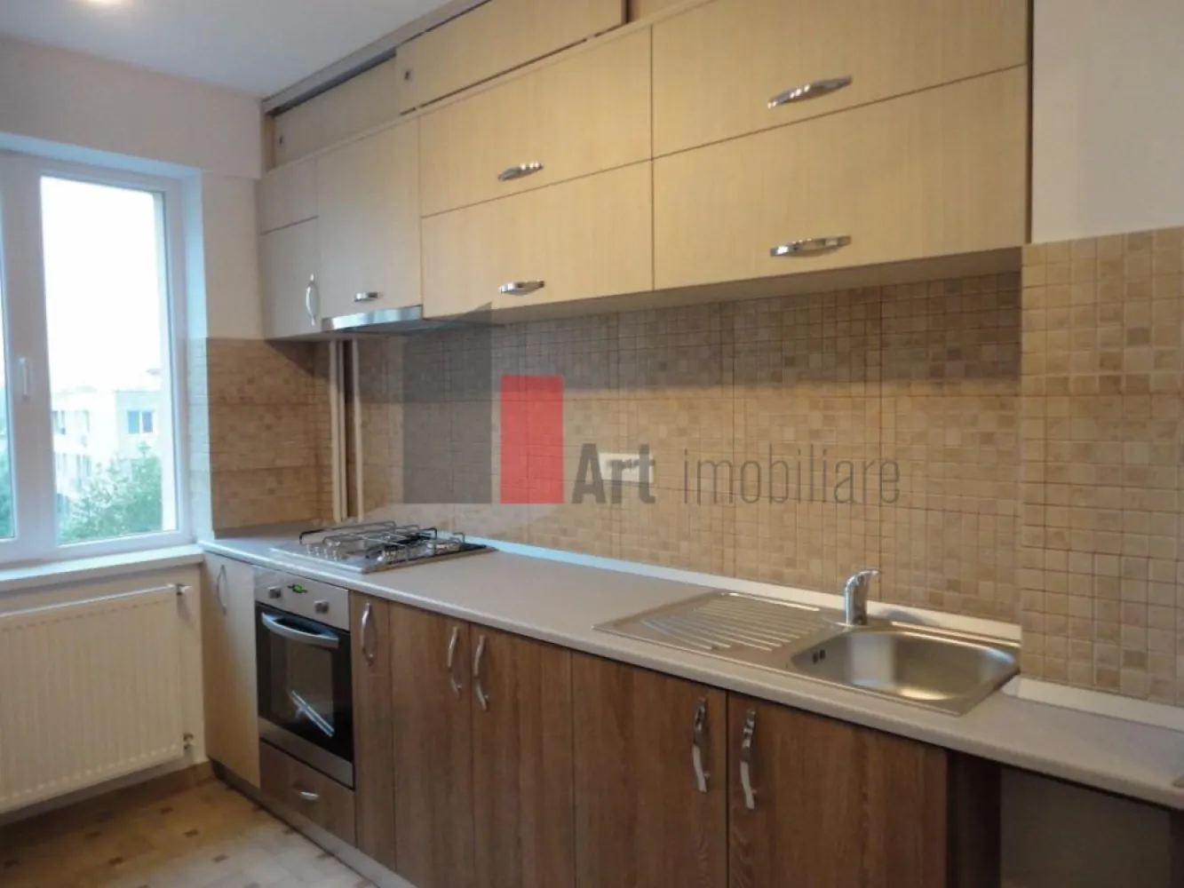Apartament 3 camere de inchiriat zona Metrou Dristor - Te invităm să descoperi un apartament primitor, recent igienizat, pregătit să devină noul tău cămin. Situat la doar 4 minute de mers pe jos până la stația de metrou Dristor, acest apartament cu 3 camere decomandat, îți oferă confortul de care ai nevoie, exact acolo unde contează.

Locuința este complet mobilată și utilată – nu îți lipsește absolut nimic. Tot ce ai de făcut este să-ți aduci hainele și să te instalezi.

Cu multiple spații de depozitare inteligente, apartamentul este ideal pentru cei care apreciază atât funcționalitatea, cât și ordinea. Fie că lucrezi de acasă sau ai nevoie de un spațiu de relaxare, fiecare cameră e pregătită să se adapteze stilului tău de viață.

Nu rata ocazia de a locui într-o zonă excelent conectată, într-un apartament care îți oferă tot ce ai nevoie de la prima zi.