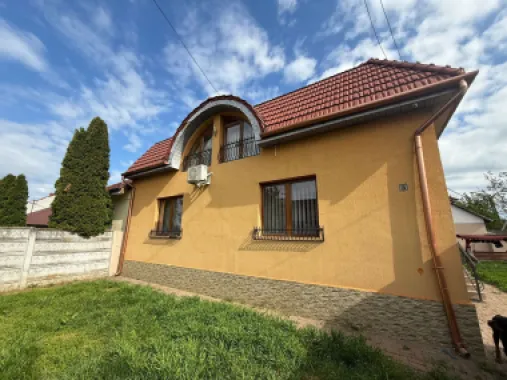 BRASADAS vinde casa 7 cam 11 ari teren renovată integral.
