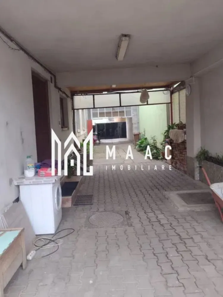 Casa 5 camere | P+M | Gradina | Garaj | Tiglari - MAAC Imobiliare va prezinta o casa cu 5 camere de tip duplex cu gradina si garaj.

Caracteristici principale:
Casă cu cinci camere luminoase, oferind spațiu generos pentru confort și relaxare.
Construcție solidă din cărămidă, asigurând durabilitate și stabilitate.
Anul construcției: 1974, cu modificări și îmbunătățiri ulterioare pentru confort.

La parter, bucătăria este integrată cu livingul, creând un spațiu deschis și primitor.
Baie și debara la parter, pentru funcționalitate și organizare suplimentară.
În plus, o cameră la parter, ideală pentru birou sau dormitor suplimentar.
Baia de la parter dispune și de ieșire în curte, asigurând acces practic.

Dotări și amenajări suplimentare:
Sobele de teracotă și încălzirea centrală asigură confort termic în sezonul rece.
Geamuri termopan pentru izolare termică și fonică, garantând confortul optim în interior.
Pivniță uscată și încăpătoare, ideală pentru depozitare și organizare.

Exterior și imprejurimi:
La terminarea casei se află un loc de parcare pentru mașină, asigurând comoditate și accesibilitate.
Grădină în suprafață de 128 mp, perfectă pentru relaxare și activități în aer liber.
Vecinatate cu o altă familie, asigurând o comunitate și vecinătate prietenoasă.

Utilități și accesibilitate:
Toate utilitățile (gaz, apă, curent) sunt separate și funcționale.
Grădina este delimitată de un gard, asigurând intimitate.
Deschiderea la stradă este de 10 metri liniari, oferind acces facil și vizibilitate optimă.

Pentru mai multe detalii precizati telefonic ca ati vazut anuntul cu ID CP2021194.
