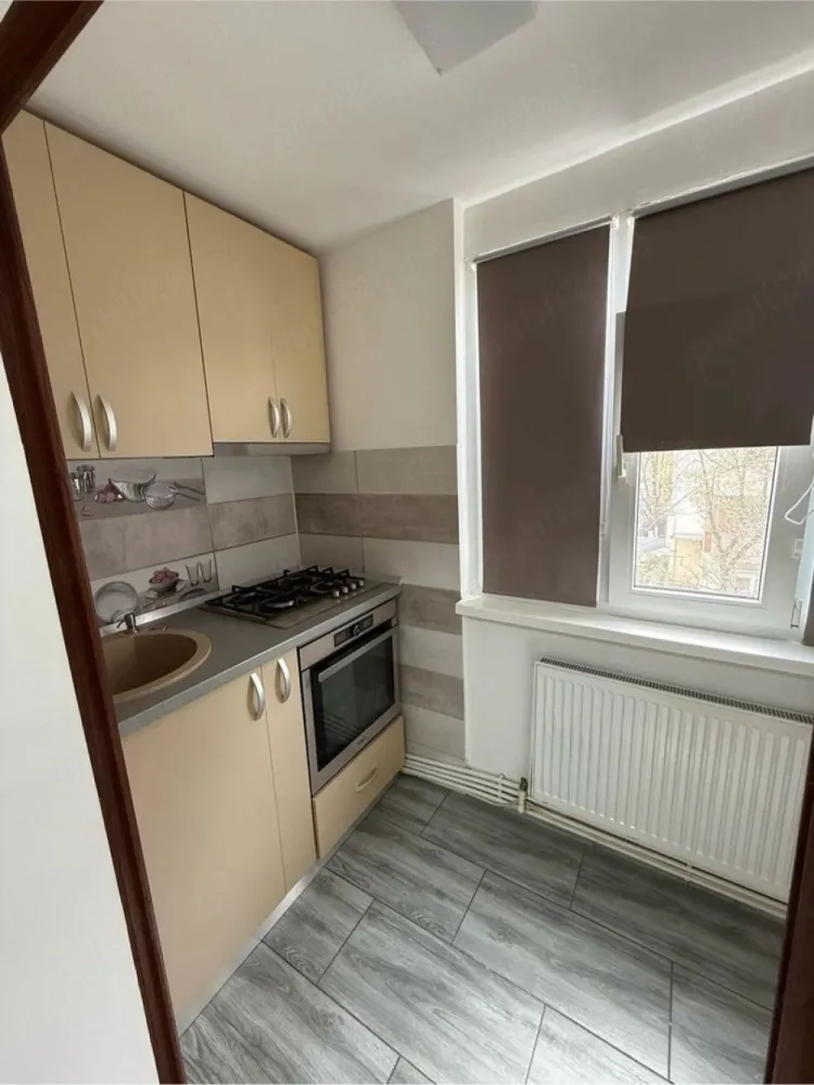 De Inchiriat apartament spatios, Tiglina 3, 500 euro - Ofer spre închiriere apartament cu 2 camere, et. 2, situat în cartierul Tiglina 3, într-o zonă liniștită și foarte bine conectată la punctele de interes ale orașului.
Locuința are o suprafață generoasă de 60 mp și este compartimentată eficient, oferind un spațiu confortabil și luminos, ideal pentru un cuplu sau o persoană care își dorește confort și acces rapid către facilități urbane.
- Suprafață utilă: 60 mp
- Compartimentare practică și spațioasă
- Zonă apreciată și accesibilă
- Aproape de magazine, transport public, școli și alte facilități
Apartamentul este pregătit pentru mutare imediată.
Pret chirie 500 euro/luna.
La incheierea contractului de inchiriere chiriasul va achita o chirie de 500 euro, o garantie egala cu o chirie si comisionul agentiei imobiliare.
Pentru mai multe informații sau programarea unei vizionări, vă rog să mă contactați la nr. de telefon 0746.252.252 Liliana Ene.