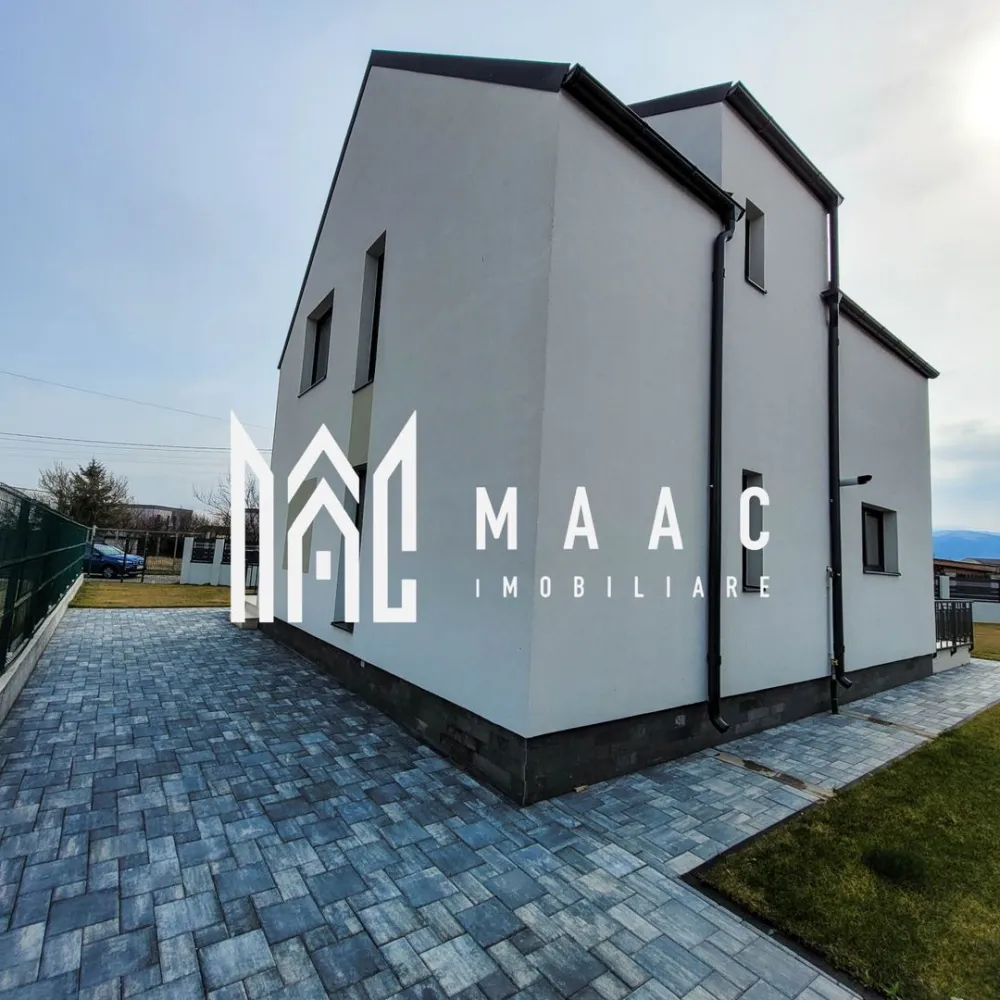 Casa Individuala | 120MPU | Cristian | Curte 420MPU - MAAC Imobiliare vă propune spre vânzare o casă individuală situată în localitatea Cristian, o proprietate modernă care se predă la stadiul „la cheie”, atât la interior, cât și la exterior, fiind pregătită pentru mutare imediată. În prezent, imobilul este complet finisat, cu băile amenajate, parchet montat și uși interioare instalate.

Imobilul este construit cu atenție la detalii și beneficiază de materiale de calitate, fiind izolat cu vată bazaltică de 10 cm și finisat la exterior cu vopsea decorativă albă. Tâmplăria este realizată din termopan Salamander cu 7 camere și geam tripan, asigurând un nivel ridicat de izolare termică și fonică.

Proprietatea este racordată la toate utilitățile necesare unei locuințe moderne:

apă
canalizare
gaze naturale
cablu TV
internet

Curtea este complet amenajată și împrejmuită cu gard din zidărie și elemente orizontale din aluminiu antracit, oferind intimitate și un aspect modern. Spațiul exterior este pavat cu dale de la ELIS, iar zona verde este amenajată cu gazon și sistem automat de irigare.

Caracteristicile imobilului sunt următoarele:

amprentă la sol: 72 mp
terasă: 22 mp
suprafață construită: 144 mp
suprafață utilă: 118 mp
suprafață teren: 420 mp

Această proprietate reprezintă o opțiune potrivită pentru cei care își doresc o casă nouă într-o zonă liniștită, aproape de Sibiu, cu spațiu exterior generos și dotări moderne.

Pentru mai multe detalii, vă rugăm să menționați telefonic că ați văzut anunțul cu CP1972296.