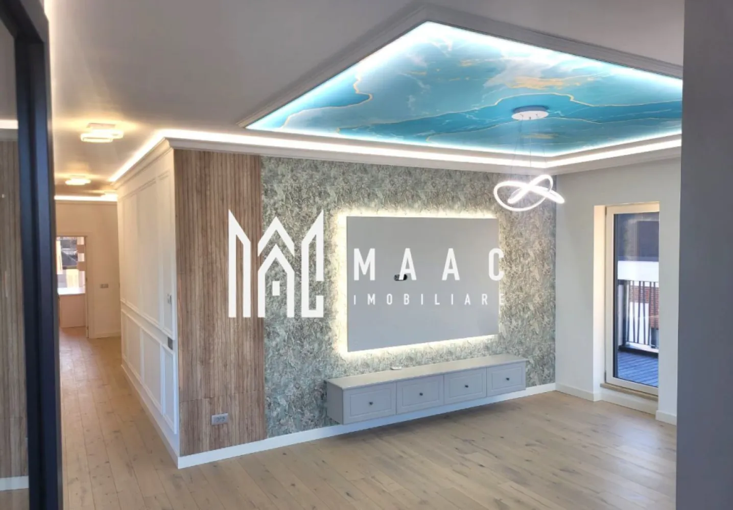 Penthouse de lux I 4 camere I Zona Sub Arini - MAAC Imobiliare vă propune spre vânzare un penthouse de lux, situat într-un complex rezidențial modern, conceput pentru un stil de viață exclusivist, cu suprafețe generoase și facilități premium. Proprietatea se remarcă prin spațiul amplu, luminozitatea naturală și terasa impresionantă, oferind confort la standarde înalte.

Apartamentul tip penthouse are o suprafață de 135 mp și este compartimentat eficient pentru a asigura funcționalitate și intimitate:
-3 dormitoare
-2 băi
-bucătărie open-space
-living cu ieșire pe terasă

Zona de zi este gândită ca un spațiu deschis și generos, beneficiind de lumină naturală abundentă, ideal pentru amenajarea unui cămin modern și elegant. Compartimentarea inteligentă permite delimitarea clară a zonei de relaxare de cea de noapte, menținând în același timp un ambient aerisit și primitor.

Terasa amplă de 150 mp reprezintă un element distinctiv al proprietății, oferind posibilitatea amenajării unei grădini urbane sau a unui spațiu de relaxare privat. Poziționarea la etaj superior asigură o priveliște deosebită și un plus de intimitate.

Proprietatea dispune de:
-boxă
-loc de parcare subteran
-lift cu acces direct din apartament până la subsol

În cadrul complexului există hotel cu centru SPA, completând astfel experiența rezidențială prin facilități dedicate relaxării și confortului.

Pentru mai multe detalii, vă rugăm să menționați numărul CP1966325 la telefon.