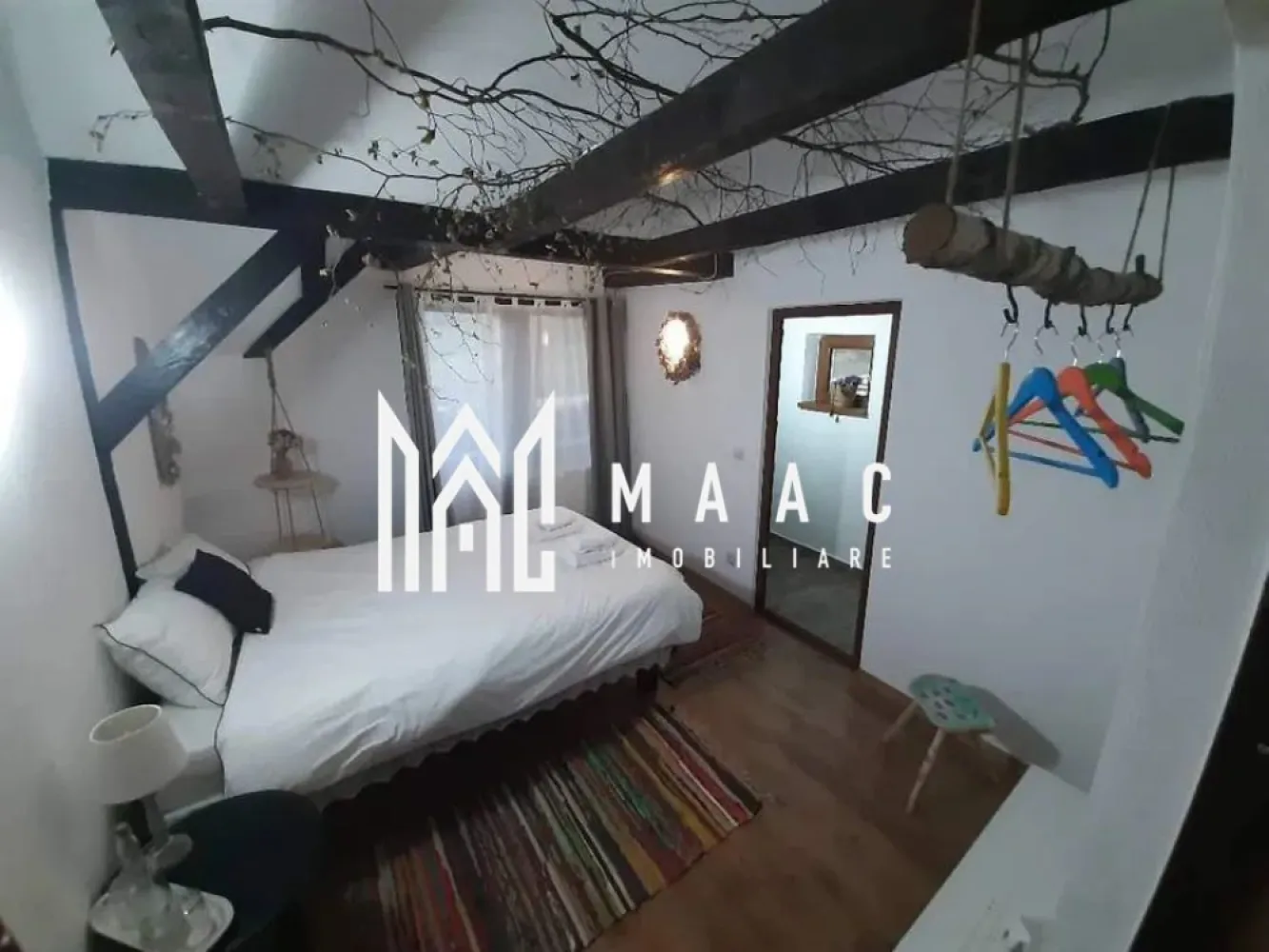 Pensiune 7 camere|240 MPU| 630MP Teren |Oportunitate Investiție | P+1 | Păltiniș - MAAC Imobiliare vă propune spre vânzare o oportunitate de investiție excepțională, reprezentată de o pensiune situată într-un cadru natural deosebit, în zona Păltiniș, în imediata proximitate a parcului de aventură Arka Park.

Aceasta proprietate se adresează celor care doresc să preia o afacere la cheie într-una dintre cele mai căutate destinații montane din județul Sibiu, recunoscută pentru aerul curat și peisajele panoramice relaxante.

Construcția, finalizată în anul 2013, dispune de o structură solidă, fiind dotată cu acoperiș rezistent și izolație termică eficientă, asigurând astfel un confort termic optim în orice anotimp.

Cu o suprafață utilă de 240 MP dispusă pe parter și etaj, imobilul este configurat într-un mod funcțional și primitor.

La parter regăsim:
un living generos, conceput ca spațiu central pentru socializare și primirea oaspeților

1 dormitor 

o baie dotată cu toate utilitățile necesare la comun

Etajul este dedicat zonei de noapte, fiind compus din:

5 dormitoare spațioase care oferă o capacitate de cazare optimă pentru grupuri sau familii

2 dormitoare cu baie comună

3 cu baie proprie
Proprietatea este amplasată pe un teren total de 630 MP, cu o deschidere generoasă la stradă de 30 ml, oferind un spațiu liber de 420 MP special amenajat pentru recreere în aer liber.

Sursa de apă -5000 litri fântană independentă

Curtea include:
o terasă dotată cu filigorie

o zona dedicată pentru grătar

un ciubăr pentru 6 persoane

elemente esentiale care sporesc atractivitatea turistică a locației

Situată într-un punct de interes strategic, foarte aproape de Arka Park si diverse trasee montane, pensiunea se vinde complet utilată și mobilată, exact ca în poze, fiind gata pentru continuarea imediată a activității, ce a avut și în trecut recenzii bune.

Pentru mai multe detalii și programarea unei vizionări la fața locului să vedeți potențialul acestei proprietăți ,contactați-ne și specificați telefonic codul de identificare al proprietății ID : CP1950132.