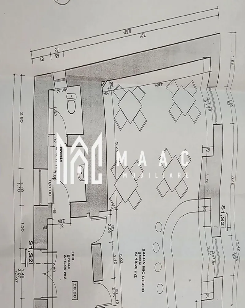 Oportunitate Rara | Imobil P+E+M - 109mp / Nivel | Central - MAAC Imobiliare vă propune spre vânzare un imobil individual situat în zona centrală a Sibiului, o proprietate cu potențial ridicat de dezvoltare, potrivită pentru investiție și proiecte turistice sau comerciale.

Casa este construită din cărămidă și are o suprafață utilă de 109 mp, cu o suprafață construită desfășurată de 155 mp, fiind amplasată pe un teren de 155 mp. Imobilul este dispus pe două niveluri și dispune de mansardă și pod, oferind posibilități multiple de amenajare și extindere.

Proprietatea necesită renovare, însă oferă un potențial investițional important datorită poziționării în zona centrală a orașului și a caracteristicilor arhitecturale care se integrează în specificul istoric al zonei.

Caracteristicile imobilului sunt următoarele:
-tip proprietate: casă / vilă
-suprafață utilă: 109 mp
-suprafață construită desfășurată: 155 mp
-suprafață teren: 155 mp
-construcție din cărămidă
-regim de înălțime: P+E
-mansardă
-pod
-acoperiș din țiglă
-stare: necesită renovare

Proprietatea este aprobată de Direcția Județeană de Cultură pentru transformare în pensiune cu regim de înălțime P+E+M, păstrând integritatea arhitecturală și caracterul istoric al zonei centrale a Sibiului. Mansarda și podul oferă posibilități suplimentare de amenajare și valorificare a spațiului.

Amplasarea centrală oferă acces facil către mijloace de transport, instituții, zone culturale, comerciale și turistice, ceea ce face ca această proprietate să reprezinte o oportunitate atractivă pentru investitori.

Pentru mai multe detalii, vă rugăm să menționați telefonic că ați văzut anunțul cu CP1885192.