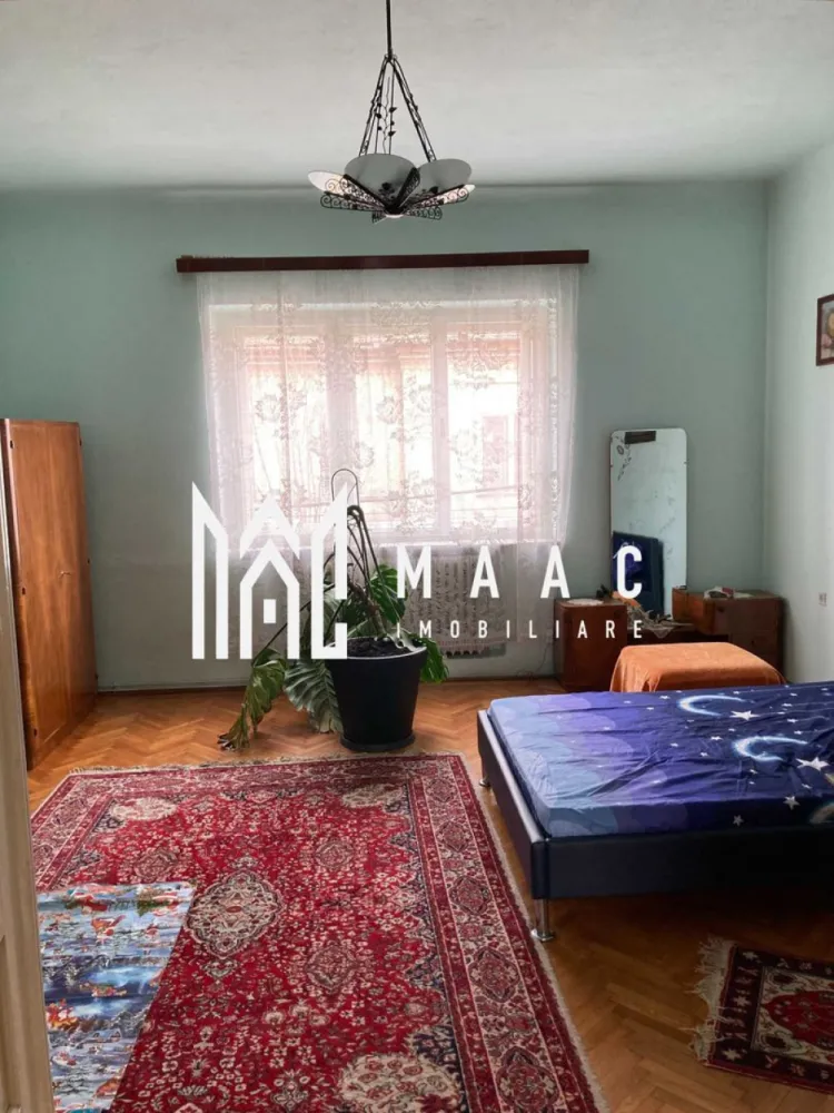 Apartament La Casa | Plus Spatiu Comercial | Ultracentral - MAAC Imobiliare vă propune spre vânzare o casă situată în zona centrală a Sibiului, o proprietate amplasată într-o zonă foarte căutată, potrivită atât pentru locuire, cât și pentru investiție datorită poziționării și funcționalității spațiilor.

Imobilul este compartimentat eficient și oferă camere bine dimensionate, fiind potrivit pentru organizarea unui spațiu de locuit confortabil. Locuința dispune de finisaje clasice și beneficiază de curte comună.

Compartimentarea casei este următoarea:
-2 dormitoare
-birou
-bucătărie deschisă cu living
-baie
-curte comună

Un avantaj important al proprietății îl reprezintă spațiul comercial situat la stradă, care oferă posibilitatea desfășurării unei activități comerciale sau a obținerii unui venit suplimentar din închiriere.

Datorită amplasării în zona centrală a Sibiului, într-o zonă cu cerere ridicată, proprietatea este potrivită atât pentru locuire, cât și pentru investiție.

Pentru mai multe detalii, vă rugăm să menționați telefonic că ați văzut anunțul cu CP1883903.