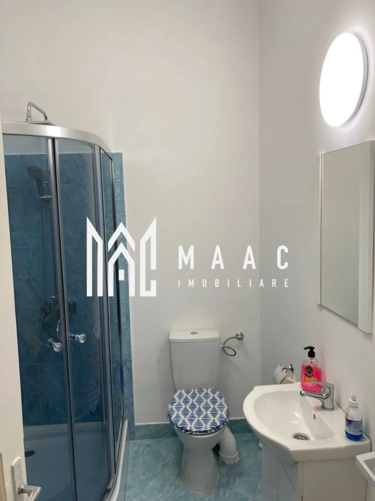 Apartament La Casa | Plus Spatiu Comercial | Ultracentral - MAAC Imobiliare vă propune spre vânzare o casă situată în zona centrală a Sibiului, o proprietate amplasată într-o zonă foarte căutată, potrivită atât pentru locuire, cât și pentru investiție datorită poziționării și funcționalității spațiilor.

Imobilul este compartimentat eficient și oferă camere bine dimensionate, fiind potrivit pentru organizarea unui spațiu de locuit confortabil. Locuința dispune de finisaje clasice și beneficiază de curte comună.

Compartimentarea casei este următoarea:
-2 dormitoare
-birou
-bucătărie deschisă cu living
-baie
-curte comună

Un avantaj important al proprietății îl reprezintă spațiul comercial situat la stradă, care oferă posibilitatea desfășurării unei activități comerciale sau a obținerii unui venit suplimentar din închiriere.

Datorită amplasării în zona centrală a Sibiului, într-o zonă cu cerere ridicată, proprietatea este potrivită atât pentru locuire, cât și pentru investiție.

Pentru mai multe detalii, vă rugăm să menționați telefonic că ați văzut anunțul cu CP1883903.