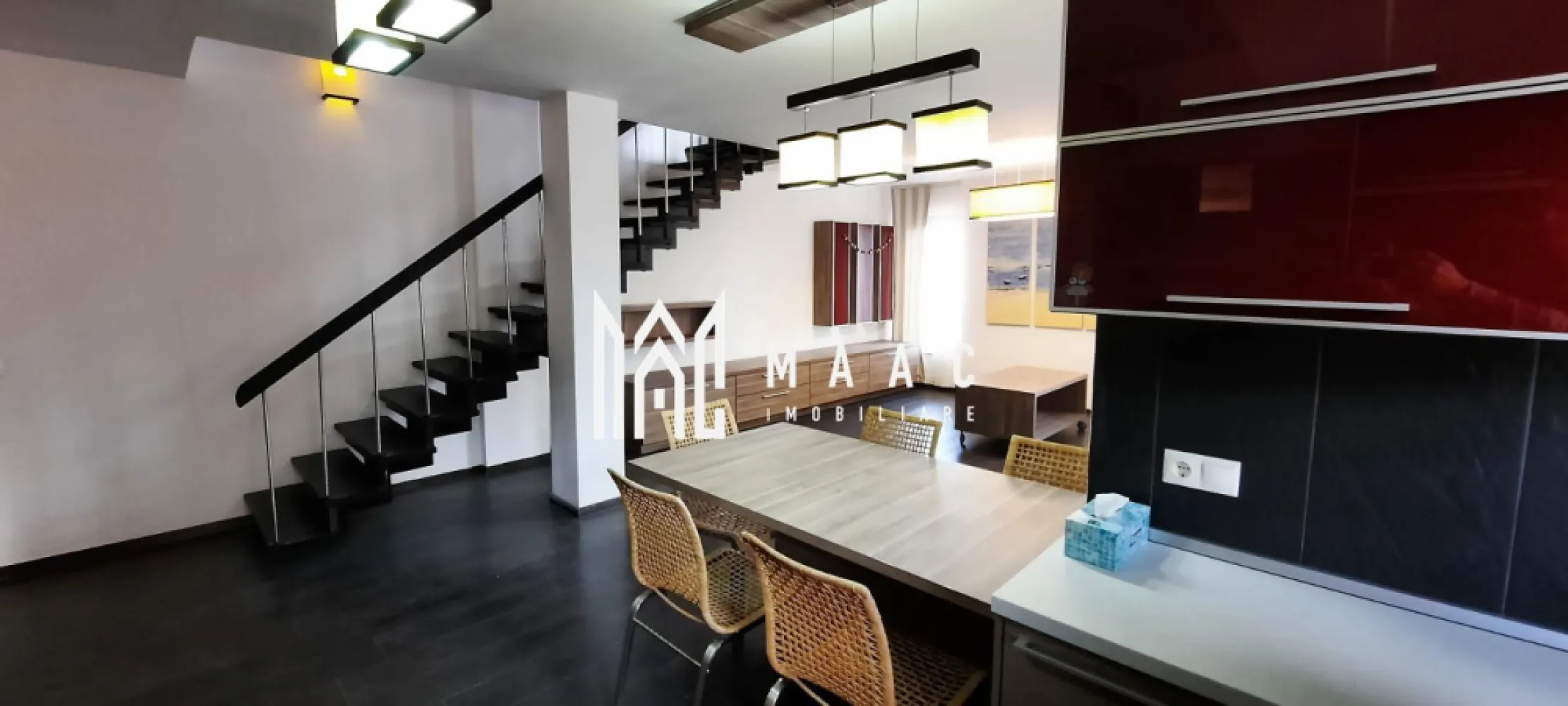 Apartament 3 Camere | 100MPU | 2 Niveluri | Calea Dumbravii - MAAC Imobiliare va propune spre vanzare un apartament cu 3 camere situat la etajul 1 al unui imobil cu 7 apartamente, situat pe Calea Dumbrăvii. 
Apartamentul este organizat pe două niveluri, astfel: 
- La primul nivel living+bucătărie open-space, baie, dressing şi balcon 4MP;
- La nivelul superior hol, baie, dormitor, dormitor matrimonial + dressing şi balcon 4MP cu acces din ambele dormitoare. Apartamentul deţine un loc de parcare in curtea interioara + o boxa pentru depozitare.
Imobilul are la etajul al III-lea, o terasă de 90MP cu vedere la Munţii Făgăraş, cat şi o curte interioara comuna cu filigorie, loc de grătar şi multă vegetaţie (nuc, stejar, peri, cireşi ornamentali). 
Retras de la frontul stradal 20ML.
In imediata apropiere se afla Parcul Sub Arini, la 10 minute de Gradina Zoologica (mers pe jos). Acces imediat la pistele de bicicletă. 

Pentru mai multe informații sau pentru a programa o vizionare, nu ezitați să ne contactați, specificand ID: CP1879424.
