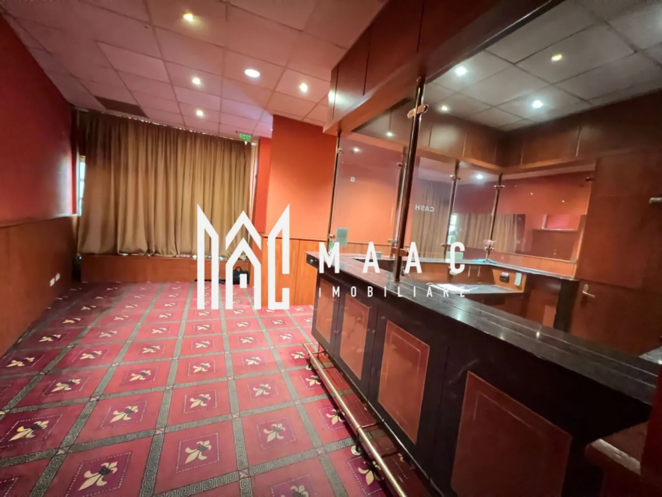Spatiu comercial | 52MPU | Ultracentral - MAAC Imobiliare va prezinta un spatiu comercial ULTRACENTRAL.

Localizare privilegiată:

Situat in centrul orasului, ofera vizibilitate ridicată și accesibilitate ușoară.
Zonă în plină dezvoltare, atractivă pentru clienți locali și turiști.

Suprafață:

Spațiu comercial cu o suprafață utilă de 52 mp.

Potențial versatil:

Ideal pentru diverse tipuri de afaceri și activități comerciale.

Oportunitate de investiție:

Spațiu comercial cu potențial de creștere într-o zonă în dezvoltare.
Atrage atenția investitorilor și antreprenorilor datorită facilităților și localizării sale strategice.

Pentru mai multe informatii, va rog sa ne contactati si sa specificati ID CP1873881.