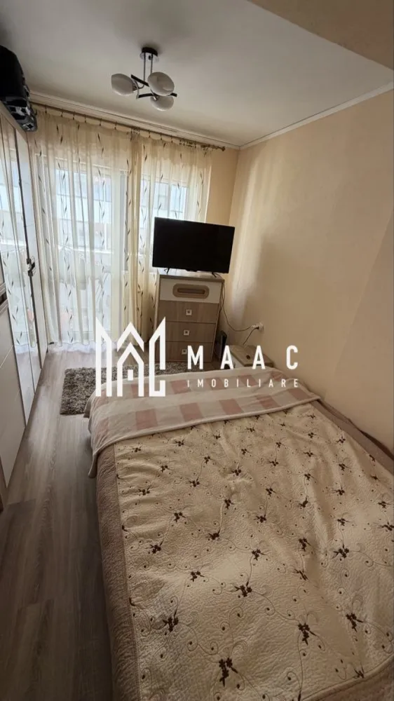 Apartament 2 camere | Etaj 3 | Balcon | D. Stanca - MAAC Imobiliare vă prezintă un apartament cu 2 camere de vânzare, situat în zona Doamna Stanca.

Locuința este amplasată la etajul 3 al unui imobil cu regim de înălțime Parter + 9 etaje și are o suprafață utilă de 39 mp.

Compartimentare:
Living cu bucătărie open space
Dormitor
Baie
Balcon

Caracteristici și dotări:
Centrală termică proprie
Se vinde complet mobilat și utilat
Apartament pregătit pentru mutare imediată
Nu necesită investiții suplimentare

Facilități incluse:
Loc de parcare propriu

Avantaje locație:
Poziționare excelentă, în apropiere de Shopping City
Acces rapid către magazine precum Carrefour, Auchan, Kaufland și Dedeman
Aproape de mijloace de transport, servicii și zone comerciale.

Pentru mai multe detalii precizati telefonic ca ati vazut anuntul cu ID: CP3071156