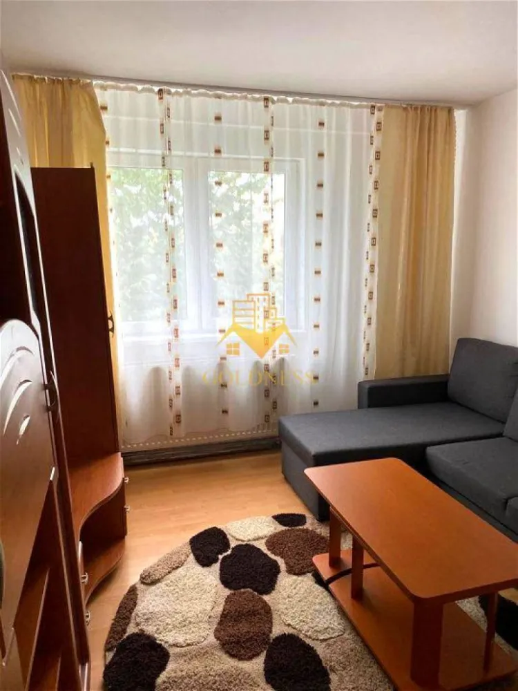 2 camere, Manastur, Primaverii, Panemar, Bucium, Academia de Muzica - GOLDNESS Imobiliare vă propune spre vanzare un apartament cu 2 camere semidecomandate mobilat și utilat, la etajul 4 într-un imobil de 4 etaje, în Cartierul Manastur, Zona Bucium. Pozitionare - Estica. 

Apartamentul este compartimentat astfel:
 - dormitor cu pat matrimonial, dulap
 - living (camera de trecere) cu o canapea extensibilă
 -bucatarie complet utilata, loc de servit masa
 - baie cu cada, calorifer port prosop inox.

Imobilul este dotat cu toate cele necesare- centrală proprie, mașină de spălat haine, frigider, aragaz, hotă, etc. 
Se află în apropierea stațiilor de transport în comun, magazine, restaurante, spații verzi, farmacii, etc. 

Dacă sunteți interesați de acest apartament și doriți să îl vizionați, dar și pentru alte oferte sau detalii nu ezitați să ne contactați telefonic sau prin e-mail. Vă stăm la dispoziție!
Pentru intermediere se percepe un comision de 50% din prețul chiriei!