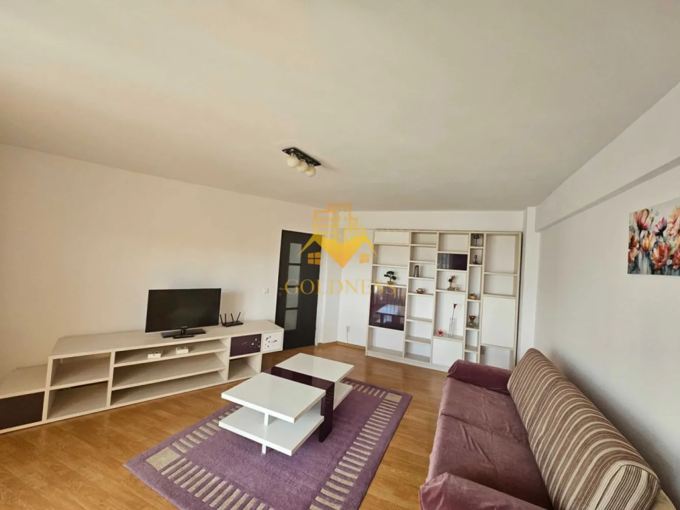 2 camere, Marasti, Piața 1 Mai,Feroviarilor, București, Barbu Patriciu - GOLDNESS Imobiliare vă propune spre închiriere un apartament cu 2 camere complet mobilat și utilat, la etajul 6 într-un imobil de 10 etaje, în cartierul Marasti. 
Dispune de loc de parcare cu garaj.
Apartamentul este compartimentat astfel:

 - dormitor cu pat matrimonial, dressing, noptiere
 - camera cu o canapea extensibla, comoda, TV, spatiu pentru depozitare.
 - baie cu cada, calorifer port prosop inox și dulap pentru depozitare.
 - bucatarie complet mobilata si utilata, loc de servit masa.
 - balcon de 7 mp.

Imobilul este dotat cu toate cele necesare- centrală proprie, mașină de spălat haine, frigider, aragaz, hotă, TV, etc. 
Se află în apropierea stațiilor de transport în comun, magazine, restaurante, spații verzi, farmacii, etc. 

Dacă sunteți interesați de acest apartament și doriți să îl vizionați, dar și pentru alte oferte sau detalii nu ezitați să ne contactați telefonic sau prin e-mail - goldnessimobiliare@gmail.com. Vă stăm la dispoziție!
Pentru intermediere se percepe un comision de 50% din prețul chiriei!