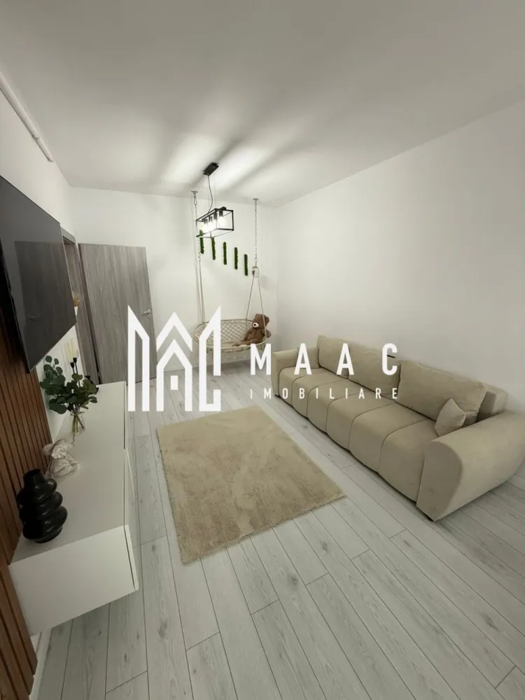 Apartament 2 camere - prima închiriere | Loc de parcare - MAAC Imobiliare vă propune spre închiriere un apartament modern, confortabil și luminos, situat la parterul unui imobil nou. Locuința are o suprafață utilă de 55 mp, la care se adaugă un balcon de 5 mp, și este decomandată, oferind un spațiu bine compartimentat și funcțional.

Detalii și beneficii:

Compartimentare: decomandat, 2 camere (living generos și dormitor spațios)
Bucătărie complet utilată și mobilată
Baie modernă, finisaje de calitate
Loc de parcare inclus în preț
Prima închiriere – totul este nou
Imobil situat într-o zonă liniștită, aproape de puncte de interes (transport, magazine, etc.)

Nu se accepta animale de companie
Se percepe o garantie in valoarea unei chirii lunare.
Disponibil imediat.

Pentru mai multe detalii, vă rugăm să menționați telefonic că ați văzut anunțul cu CP3082277