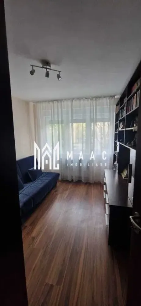 Apartament 2 Camere I Etaj 1 I Renovat I Mihai Viteazul - Se oferă spre închiriere apartament cu 2 camere semidecomandate, situat la etajul 1 din 10 al unui imobil amplasat în zona Mihai Viteazul, una dintre cele mai căutate și bine conectate zone ale orașului.

Locuința a fost renovată recent și se închiriază complet mobilată și utilată, fiind pregătită pentru mutare imediată.

Caracteristici:
2 camere semidecomandate
Etaj 1 din 10
Renovare recentă
Complet mobilat și utilat
Compartimentare practică și confortabilă
Apartament luminos și bine întreținut

Avantaje:
Disponibil imediat
Se închiriază pe termen lung
Se acceptă animale de companie

Zonă excelentă, aproape de magazine, școli, transport public și alte facilități importante

Ideal pentru cupluri, persoane active sau familie

Un apartament modern, confortabil și primitor, situat într-o zonă premium, perfect pentru cei care caută stabilitate și accesibilitate într-o locuință gata de mutare.

Pentru informati si vizionari: CP3082261