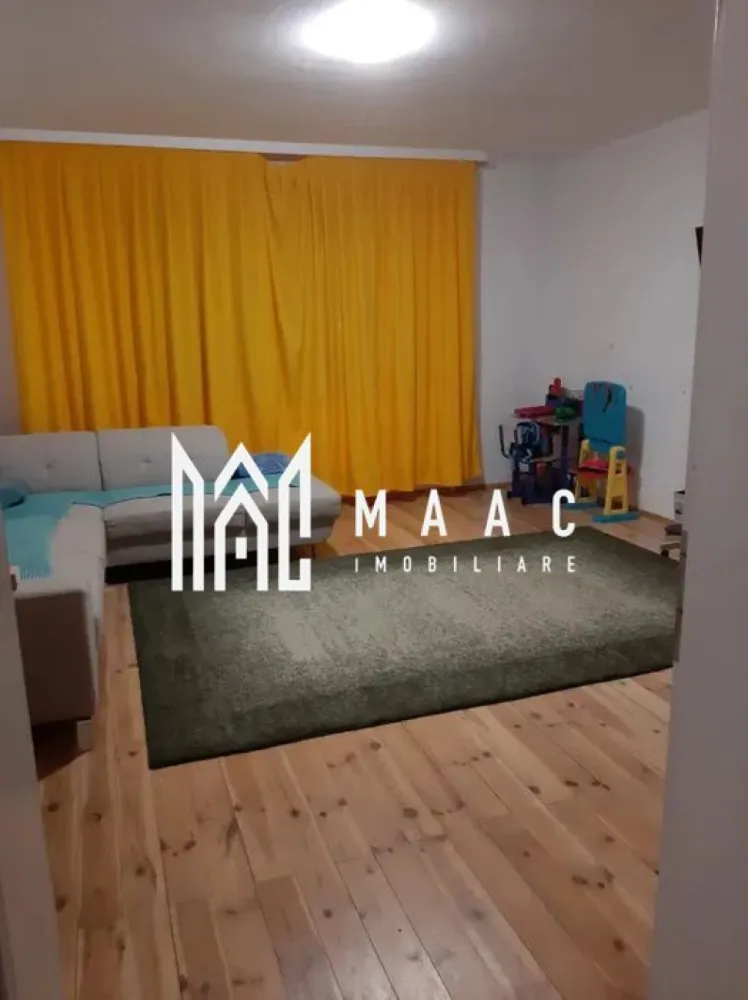 Casa individuala | Hipodrom I| 4 camere | Terasa - MAAC Imobiliare va propune spre vanzare o casa spatioasa, situata in zona Hipodrom I,. Casa este compartimentata astfel: trei dormitoare, un living , doua bai , doua holuri , doua intrari ,un pod inalt SI IZOLAT care se poate mansarda dupa preferinta, o pivnita de 24 MP si o terasa acoperita si inchisa in trei laturi. Casa este complet mobilata si utilata, iar in anul 2016 toate instalatiile (sanitara, electrica si caldura) au fost schimbate. Finisajele sunt moderne ceea ce ofera un confort sporit. 

In curte se afla un garaj de 24MP, izolat, cu baie, si este utilizat ca si birou. Curtea este pavata la intrarea principala si are loc cu verdeata in spate unde de afla terasa. 

Pentru mai multe informatii, va rog sa ne contactati si sa specificati ID: CP1819394