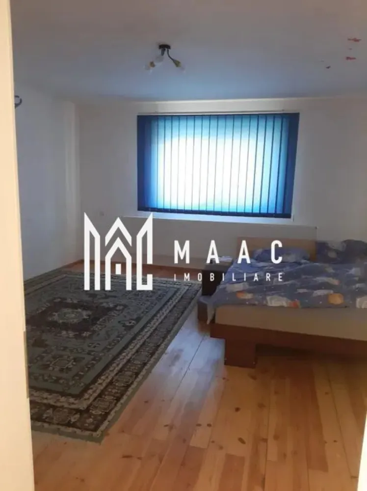 Casa individuala | Hipodrom I| 4 camere | Terasa - MAAC Imobiliare va propune spre vanzare o casa spatioasa, situata in zona Hipodrom I,. Casa este compartimentata astfel: trei dormitoare, un living , doua bai , doua holuri , doua intrari ,un pod inalt SI IZOLAT care se poate mansarda dupa preferinta, o pivnita de 24 MP si o terasa acoperita si inchisa in trei laturi. Casa este complet mobilata si utilata, iar in anul 2016 toate instalatiile (sanitara, electrica si caldura) au fost schimbate. Finisajele sunt moderne ceea ce ofera un confort sporit. 

In curte se afla un garaj de 24MP, izolat, cu baie, si este utilizat ca si birou. Curtea este pavata la intrarea principala si are loc cu verdeata in spate unde de afla terasa. 

Pentru mai multe informatii, va rog sa ne contactati si sa specificati ID: CP1819394