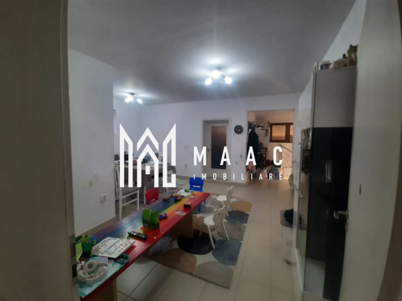 Casa individuala | Hipodrom I| 4 camere | Terasa - MAAC Imobiliare va propune spre vanzare o casa spatioasa, situata in zona Hipodrom I,. Casa este compartimentata astfel: trei dormitoare, un living , doua bai , doua holuri , doua intrari ,un pod inalt SI IZOLAT care se poate mansarda dupa preferinta, o pivnita de 24 MP si o terasa acoperita si inchisa in trei laturi. Casa este complet mobilata si utilata, iar in anul 2016 toate instalatiile (sanitara, electrica si caldura) au fost schimbate. Finisajele sunt moderne ceea ce ofera un confort sporit. 

In curte se afla un garaj de 24MP, izolat, cu baie, si este utilizat ca si birou. Curtea este pavata la intrarea principala si are loc cu verdeata in spate unde de afla terasa. 

Pentru mai multe informatii, va rog sa ne contactati si sa specificati ID: CP1819394