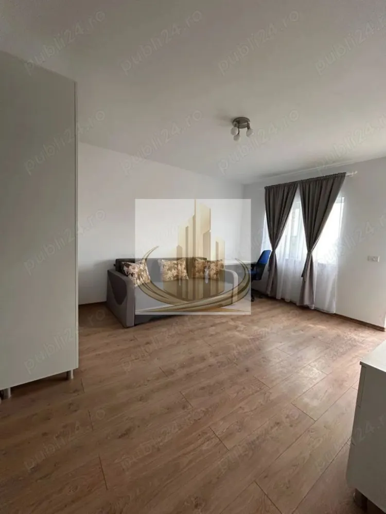 Apartament 1 Cameră |2 Parcări Acoperite | Bloc Nou | Giroc – Hotel IQ - Grand Mobilis Imobiliare vă propune spre închiriere un apartament modern cu 1 cameră, situat în Giroc, la doar câteva minute de Hotel IQ, într-o zonă liniștită, dar foarte bine conectată cu orașul și principalele puncte de interes.

Proprietatea este ideală pentru un cuplu, un student sau un medic rezident, datorită poziției excelente și accesului rapid către Complexul Studențesc și Spitalul Județean.

📐 Compartimentare:
Cameră spațioasă cu hol
Bucătărie separată
Baie
Balcon generos, cu 2 căi de acces

📍 Apartamentul este situat la etajul 2, într-un bloc nou și bine întreținut.

🏢 Dotări & beneficii:
Complet mobilat și utilat
Încălzire în pardoseală
Centrală proprie
Aer condiționat
Internet
Bloc nou
2 locuri de parcare acoperite incluse

👉 Apartamentul oferă un nivel ridicat de confort și costuri reduse de întreținere.

📍 Locație – unul dintre marile avantaje:

Proprietatea beneficiază de o poziție excelentă, fiind situată într-o zonă liniștită, dar foarte bine conectată.

În imediata apropiere regăsim:

centrul comercial din Giroc
farmacii
brutării
sală de sport
restaurante și cafenele
magazine și supermarketuri

👉 La doar câteva minute distanță:

terenuri de fotbal
terenuri de tenis
terenuri de volei pe nisip
parcuri pentru copii
mijloace de transport în comun

✔️ Acces rapid către:

Calea Girocului
Spitalul Județean
Complexul Studențesc
principalele artere ale orașului

📞 Pentru mai multe informații și programarea unei vizionări, echipa Grand Mobilis Imobiliare vă stă la dispoziție!
ID Intern: CP3082428