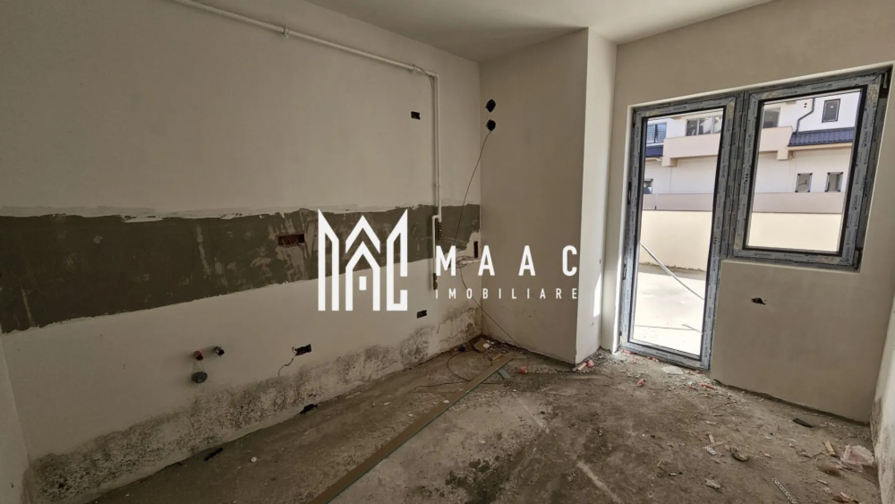 Apartament 2 camere cu predare la Cheie | Bulevard | ID-MO117 - MAAC Imobiliare vă propune spre vânzare un apartament cu 2 camere si o terasa generoasa, cu predare la cheie ( in curs de finisare) si loc de parcare exterior, pozitionata la parterul inalt al unui bloc nou P+7 pe Bulevardul Dem Radulescu.

PREȚ 89.000| 

Apartamentul este compus din:
-living cu acces la terasa
-dormitor
-bucătărie închisă cu acces la terasa
-baie cu geam
-terasa spatioasa (aproximativ 40 mp)

Apartamentul se va preda finisat la cheie,(glet,lavabil,parchet, gresie,obiecte sanitare), cu incalzire in pardoseala.

MAAC Imobiliare vine în sprijinul dumneavoastră cu:
-Consultanță imobiliară
-Consiliere juridică
-îndrumare financiară
-Atenție, respect și corectitudine

Sunați acum pentru a programa o vizionare! - CP2777150