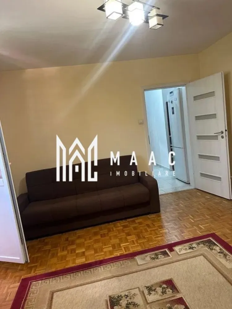 Apartament 2 Camere I Etaj 4 I Mobilat I zona Cedonia - Se oferă spre închiriere apartament cu 2 camere, situat in Cedonia într-o zonă liniștită și foarte bine poziționată din Sibiu.

Locuința are o suprafață de aproximativ 37 mp, este nedecomandată și se află la etajul 4, fiind ideală pentru studenți, cupluri sau persoane active care își doresc acces rapid către toate punctele importante ale orașului.

Caracteristici:
2 camere
Suprafață utilă: aproximativ 40 mp
Etaj 4
Compartimentare practică

Zonă liniștită și accesibilă
Disponibil imediat

Avantaj major – localizare excelentă:

Apartamentul se află în imediata apropiere a:
Liceului Economic
Liceului Pedagogic
Facultății de Inginerie
Facultății de Litere
Facultății de Științe Economice
Toate fiind accesibile inclusiv pietonal.

Facilități în apropiere:
Restaurante și cafenele
Magazine și farmacii
Bănci și servicii
Parcuri și zone verzi pentru relaxare
Acces rapid către transportul public

Un apartament bine poziționat, ideal pentru cei care caută confort, accesibilitate și conexiune rapidă către zonele educaționale și comerciale ale orașului.

Pentru informati si vizionari: CP3082418
