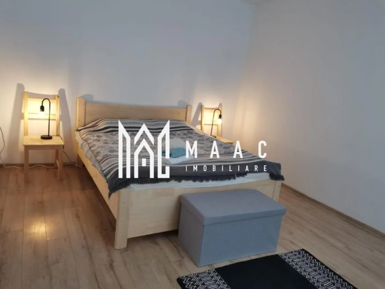 Apartament 2 camere I 50mpu I parcare I Orașul de Jos - MAAC Imobiliare vă oferă pentru închiriere un apartament modern situat la parterul inalt al unui imobil amplasat în Orașul de Jos, Sibiu.

Compartimentare:
- Hol de acces, bucătărie închisă, 2 dormitoare, baie

Facilități:
- Mobilat și utilat ; panouri solare, costuri reduse pentru curentul electric; incălzire cu centrală termică; mașină de spălat rufe și uscător la subsol; loc de parcare în fața casei.

Condiții Închiriere:
-Inchiriere pe termen lung
- Nu se fumează în spațiile închise
- Valoarea chiriei inițiale plus garanția, în același cuantum, sunt achitate la semnarea contractului de inchiriere.

Locația oferă acces rapid către Piața Mare și mijloacele de transport în comun.

Pentru mai multe detalii, vă rugăm să ne contactați, precizând ID CP3082955.