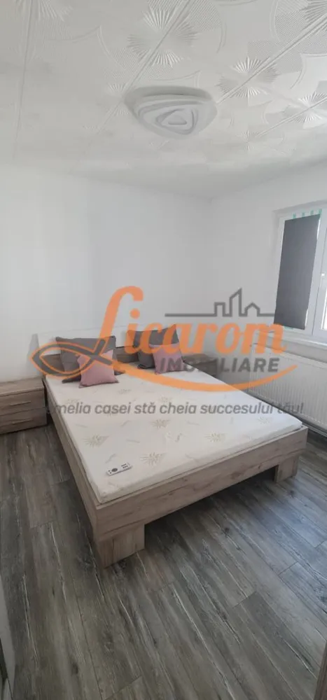 Apartament 2 camere Florilor ITC ,Recent amenajat,mobilat,utilat. - Licarom Imobiliare propune spre inchiriere un apartament cu 2 camere, semidecomandat, situat in cartierul Florilor apropiere de ITC.
Apartamentul se afla la etajul 3/4 si este recent reamenajat,avand centrala termica proprie,gresie,faianta,parchet,geamuri termopan.
Apartamentul este complet mobilat si utilat , LIBER, DISPONIBIL PENTRU MUTARE IMEDIATA.
Pretul este 350 euro /luna.
Pentru tranzactionarea acestei proprietati,agentia percepe comision 50% din valoarea unei chirii,platibil o singura data la semnarea contractului de inchiriere.
Pentru mai multe relatii si vizionari,nu ezitati sa ne contactati la telefon 0723985424 Consultant imobiliar Liliana si 0741059397 Consultant imobiliar Calin