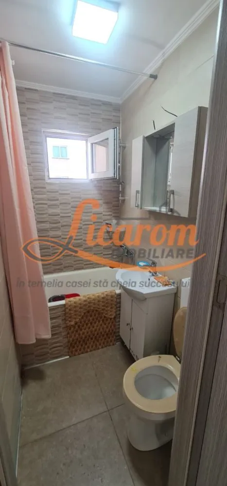 Apartament 2 camere Florilor ITC ,Recent amenajat,mobilat,utilat. - Licarom Imobiliare propune spre inchiriere un apartament cu 2 camere, semidecomandat, situat in cartierul Florilor apropiere de ITC.
Apartamentul se afla la etajul 3/4 si este recent reamenajat,avand centrala termica proprie,gresie,faianta,parchet,geamuri termopan.
Apartamentul este complet mobilat si utilat , LIBER, DISPONIBIL PENTRU MUTARE IMEDIATA.
Pretul este 350 euro /luna.
Pentru tranzactionarea acestei proprietati,agentia percepe comision 50% din valoarea unei chirii,platibil o singura data la semnarea contractului de inchiriere.
Pentru mai multe relatii si vizionari,nu ezitati sa ne contactati la telefon 0723985424 Consultant imobiliar Liliana si 0741059397 Consultant imobiliar Calin