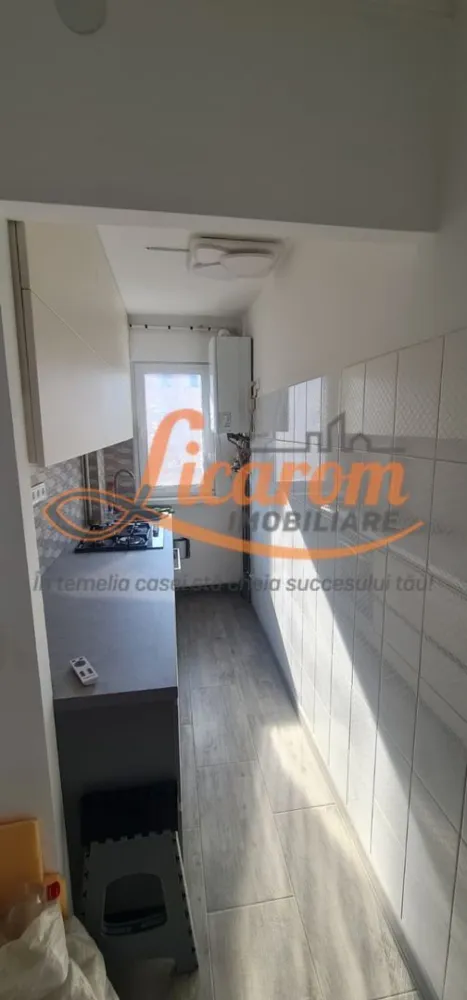 Apartament 2 camere Florilor ITC ,Recent amenajat,mobilat,utilat. - Licarom Imobiliare propune spre inchiriere un apartament cu 2 camere, semidecomandat, situat in cartierul Florilor apropiere de ITC.
Apartamentul se afla la etajul 3/4 si este recent reamenajat,avand centrala termica proprie,gresie,faianta,parchet,geamuri termopan.
Apartamentul este complet mobilat si utilat , LIBER, DISPONIBIL PENTRU MUTARE IMEDIATA.
Pretul este 350 euro /luna.
Pentru tranzactionarea acestei proprietati,agentia percepe comision 50% din valoarea unei chirii,platibil o singura data la semnarea contractului de inchiriere.
Pentru mai multe relatii si vizionari,nu ezitati sa ne contactati la telefon 0723985424 Consultant imobiliar Liliana si 0741059397 Consultant imobiliar Calin
