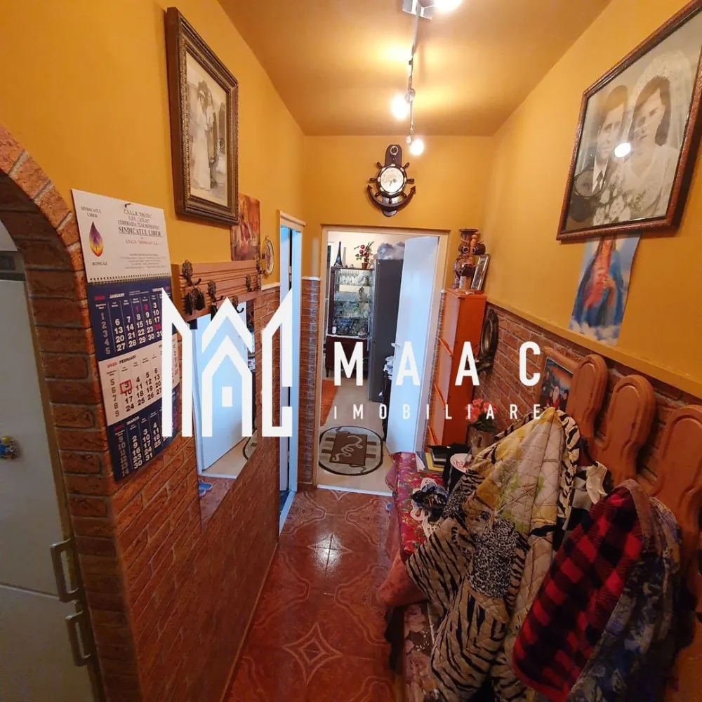 Apartament 2 camere | Renovat | 38 MP | Mihai Viteazu - MAAC Imobiliare va ofera spre vanzare un apartament de 2 camere in zona Mihai Viteazu. 

Caracteristici:
Etaj: 4 al unui imobil de 5 etaje, ultimul nivel fiind mansardă
Suprafață totală: 38 mp
Compartimentare: dormitor, sufragerie, bucătărie separată, baie și cămară.
Stare: apartament complet mobilat, gata pentru mutare
Renovare: locuința a fost renovată recent, în luna februarie 2024

Dotări și confort:
Încălzire: centrală termică proprie cu calorifere
Mobilare: se vinde complet mobilat, ideal pentru mutare imediată sau închiriere

Localizare și avantaje:
Situat în zona Mihai Viteazu, una dintre cele mai accesibile și căutate zone ale orașului
Proximitate față de magazine, mijloace de transport, restaurante și puncte de interes

Pentru mai multe detalii, precizati telefonic ca ati vazut anuntul cu ID: CP1784344.