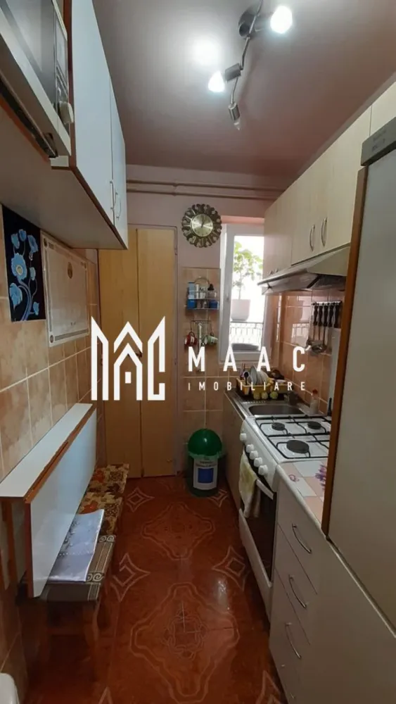 Apartament 2 camere | Renovat | 38 MP | Mihai Viteazu - MAAC Imobiliare va ofera spre vanzare un apartament de 2 camere in zona Mihai Viteazu. 

Caracteristici:
Etaj: 4 al unui imobil de 5 etaje, ultimul nivel fiind mansardă
Suprafață totală: 38 mp
Compartimentare: dormitor, sufragerie, bucătărie separată, baie și cămară.
Stare: apartament complet mobilat, gata pentru mutare
Renovare: locuința a fost renovată recent, în luna februarie 2024

Dotări și confort:
Încălzire: centrală termică proprie cu calorifere
Mobilare: se vinde complet mobilat, ideal pentru mutare imediată sau închiriere

Localizare și avantaje:
Situat în zona Mihai Viteazu, una dintre cele mai accesibile și căutate zone ale orașului
Proximitate față de magazine, mijloace de transport, restaurante și puncte de interes

Pentru mai multe detalii, precizati telefonic ca ati vazut anuntul cu ID: CP1784344.