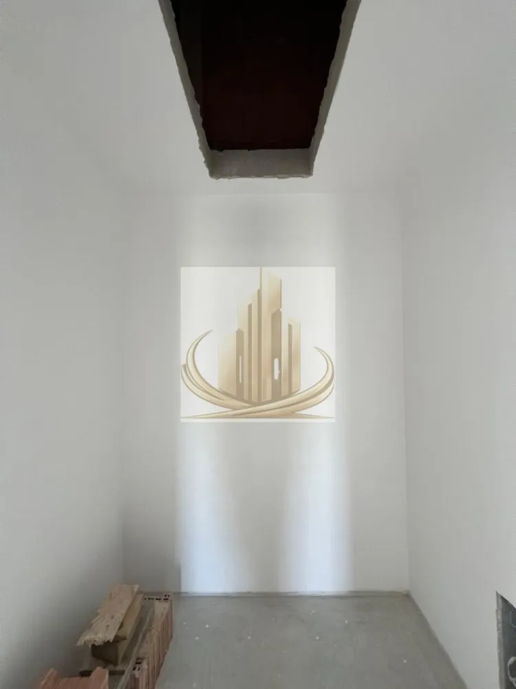 Duplex modern, finisaje premium, Ideal pentru investitie, SAD - Grand Mobilis Imobiliare vă propune spre vânzare un duplex elegant și spațios, situat într-o zonă liniștită și în continuă dezvoltare din Dumbrăvița, pe Strada Baladei.

Proprietatea impresionează prin suprafețele generoase, compartimentarea eficientă și versatilitatea oferită, fiind ideală atât pentru locuință familială premium, cât și pentru activități comerciale sau profesionale, având destinație SAD.

📍 Poziționarea excelentă și configurația imobilului îl recomandă pentru:

grădiniță / afterschool
birou de avocatură
clinică / cabinet medical
sediu firmă
activități de tip office sau servicii premium
Date proprietate
Regim de înălțime: Parter + Etaj
Suprafață construită: 192 mp
Suprafață utilă: 131 mp
Suprafață teren: 700 mp
Front stradal: 20 ml
5 camere
3 băi
Terasă acoperită + balcon
Dressing și multiple spații de depozitare
Acces pod pentru depozitare suplimentară
Compartimentare
Parter
Hol acces – 5,34 mp
Dormitor / birou – 14,07 mp
Baie – 3,20 mp
Cameră tehnică – 3,22 mp
Living generos – 26,66 mp
Bucătărie – 11,26 mp
Cămară – 4,13 mp
Terasă acoperită – 17,92 mp
Etaj
Dormitor matrimonial cu baie proprie și balcon
Dormitor 2 – 15,18 mp
Dormitor 3 – 13,80 mp
Baie principală cu cadă
Dressing dedicat
Utilități

✔️ Curent trifazic
✔️ Gaz racordat
✔️ Apă și canalizare
✔️ Contorizare completă și funcțională

Localizare & accesibilitate

Proprietatea este amplasată într-o zonă cu acces facil, la aproximativ:

250 m de asfalt
300 m de supermarket, farmacie și transport în comun

O proprietate versatilă, ideală atât pentru rezidență premium, cât și pentru dezvoltarea unei afaceri într-o zonă cu potențial ridicat.

📞 Pentru detalii suplimentare și programarea unei vizionări, echipa Grand Mobilis Imobiliare vă stă la dispoziție.