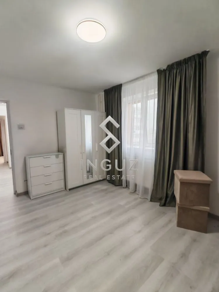 Apartament modern 3 camere – complet renovat – Doamna Ghica / Tei - Apartament modern 3 camere de închiriat – Doamna Ghica / Tei – Str. Ripiceni ⬇️ العربية ⬇️

600 € / lună | 48 mp | etaj 8/10

Apartament complet renovat, modern și luminos, situat într-un bloc reabilitat termic, curat și liniștit.

• 48 mp utili
• Etaj 8 din 10 cu lift
• 2 dormitoare separate
• Bucătărie separată
• Zonă elegantă de dining/living
• Baie cu boiler
• Aer condiționat
• Electrocasnice noi
• Mobilier modern
• Instalații refăcute
• Fără balcon

Poziționare excelentă:
• Aproape de Universitatea Tehnică de Construcții București
• Aproape de Parcul Tei
• Acces rapid către centru și Pipera
• Magazine, transport și zone verzi în apropiere

Ideal pentru cuplu, familie sau persoane care își doresc confort și liniște într-o zonă foarte bună.

شقة 3 غرف للإيجار – damna Ghica / Tei – شارع Ripiceni

600 يورو شهرياً | 48 متر | الطابق 8 من 10

شقة عصرية تم تجديدها بالكامل، تقع في بناية هادئة ونظيفة معزولة حرارياً.

• مساحة 48 متر
• طابق 8 من 10 مع مصعد
• غرفتا نوم منفصلتان
• مطبخ منفصل
• منطقة معيشة وطاولة طعام أنيقة
• حمام مع Boiler
• تكييف
• أجهزة كهربائية جديدة
• أثاث حديث
• تمديدات مجددة بالكامل
• بدون بلكون

موقع ممتاز:
• قريب من جامعة الهندسة والإنشاءات
• قريب من حديقة Tei
• وصول سريع إلى الوسط وPipera
• مواصلات، محلات وخدمات قريبة

مناسبة للعائلات أو الأزواج أو للأشخاص الباحثين عن الراحة والهدوء.