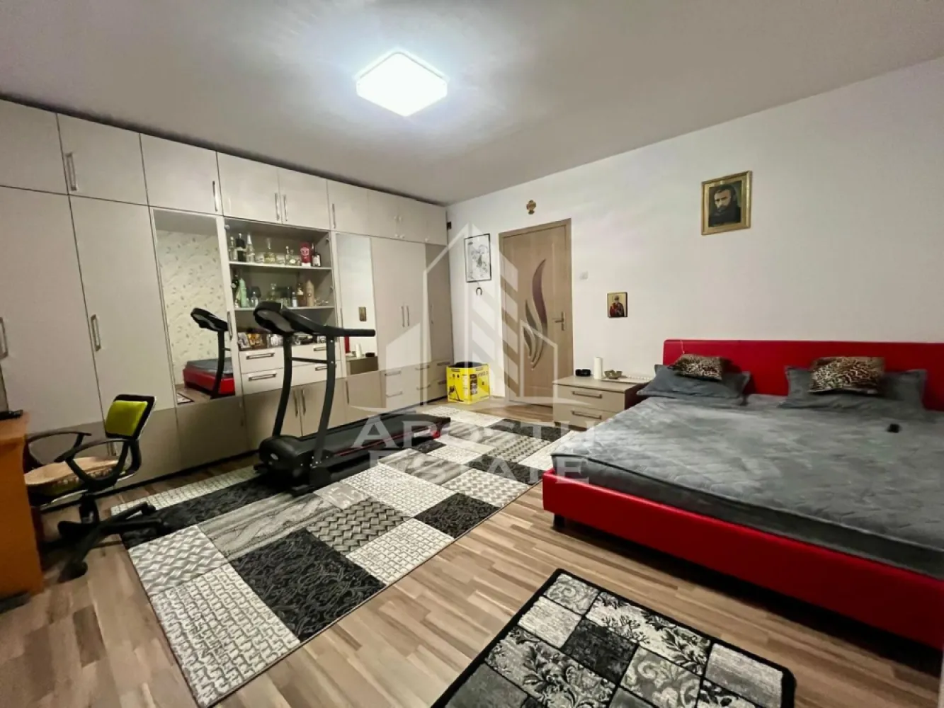 Doua apartamente de vanzare la curte comuna,zona Traian, Timisoara - Apostu Estate va propune spre vanzare doua apartamente la curte comuna cu intrare separata,zona Traian din Timisoara, jud.Timis.
Apartamentele nu se vand separat.

Primul apartament are o suprafata de 42 mp si este compartimentt astfel:
-hol de acces
-sufragerie
-dormitor
-bucatarie
-baie dotata cu dus

Al doilea apartament are o suprafata de 45 mp si este compartimentat astfel:
-hol de acces
-dormitor
-living
-bucatarie
-baie cu cada 

Alte facilitati:
-posibilitatea de mansardare-pod de 60mp
-magazie -4 mp
-terasa-4mp
-centrala proprie pe gaz cu calorifere
-racordare separata la toate utilitatile -canalizare,gaz,curent,apa
-finisaje moderne
-electrocasnice-plita electrica,hota,cuptor,frigider,masina de spalat
-zona comuna de barbeque

Apartamentele se vand complet mobilate si uilate.

Distante:
-Piata Traian la 5 min de mers pe jos
-Magazine,mijloace de transport in comun
-Centrul orasului la 9 miin cu masina
Agentia imobiliara Apostu Estate va ofera consultanta bancara gratuita prin intermediul colaboratorilor nostri pentru alegerea celui mai potrivit tip de credit, astfel incat tu sa devi noul proprietar al acestui apartament.
Va asteptam cu drag la o vizionare!
Id intern: CP2375126