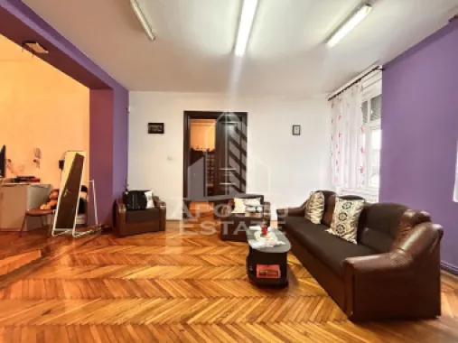 Apartament spațios 4 camere, 2 băi, parteer inalt în Piata Maria