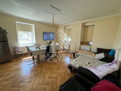 Casa de vanzare cu piscina si 5 camere in Dinias, Timis
