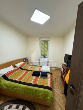 Casa de vanzare cu piscina si 5 camere in Dinias, Timis